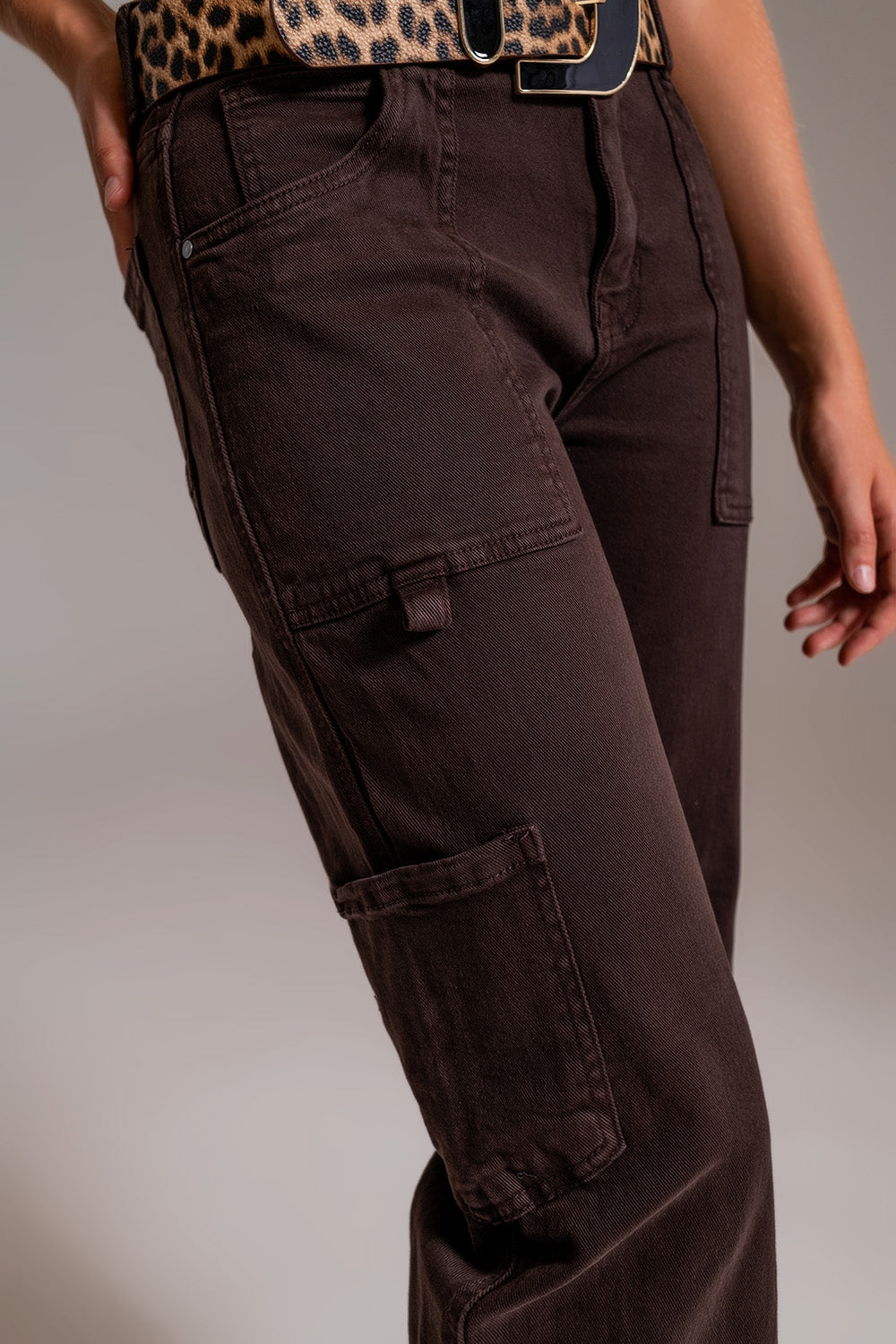 Pantalon cargo à jambes droites en marron