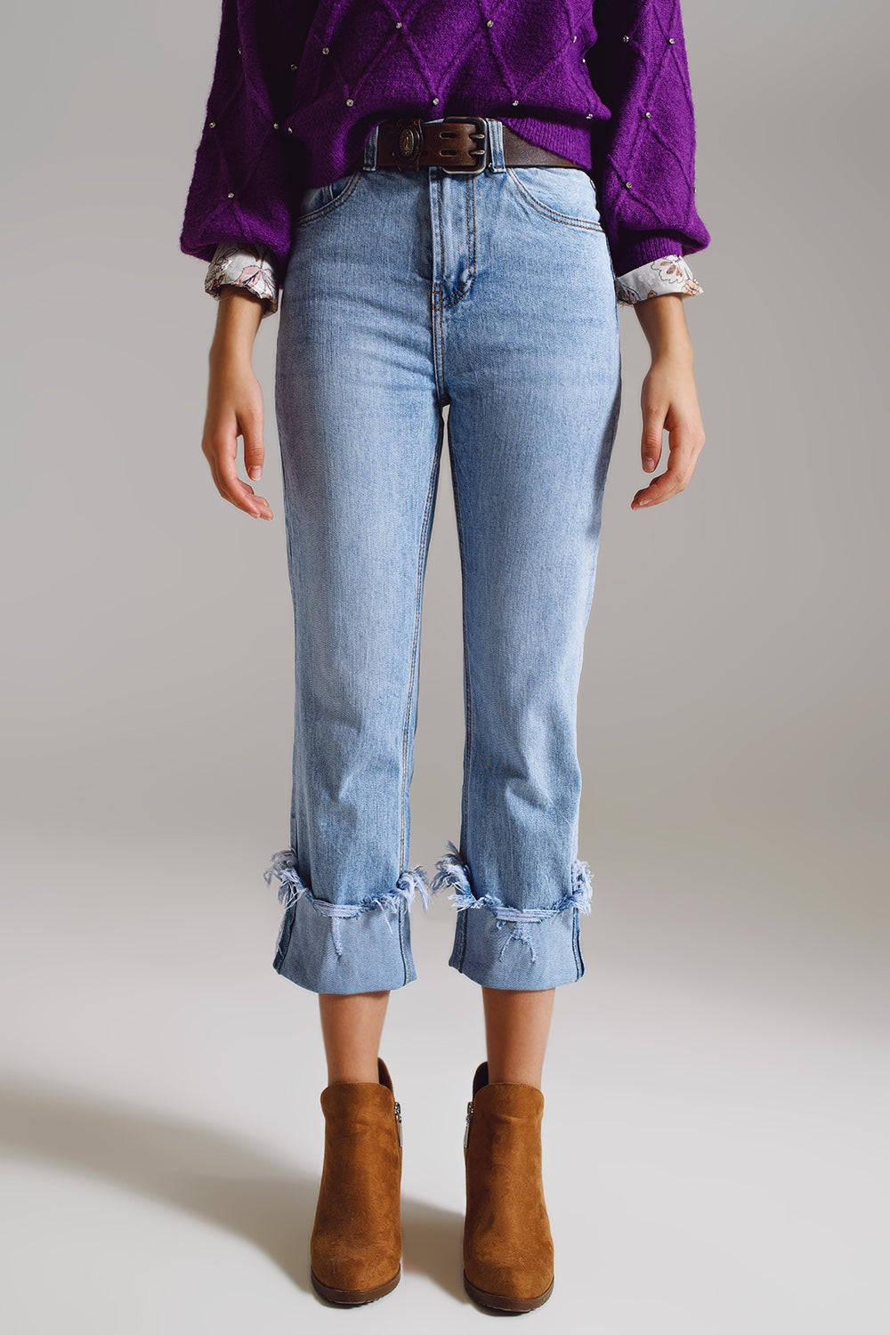 Jeans droits avec ourlet usé en bleu clair