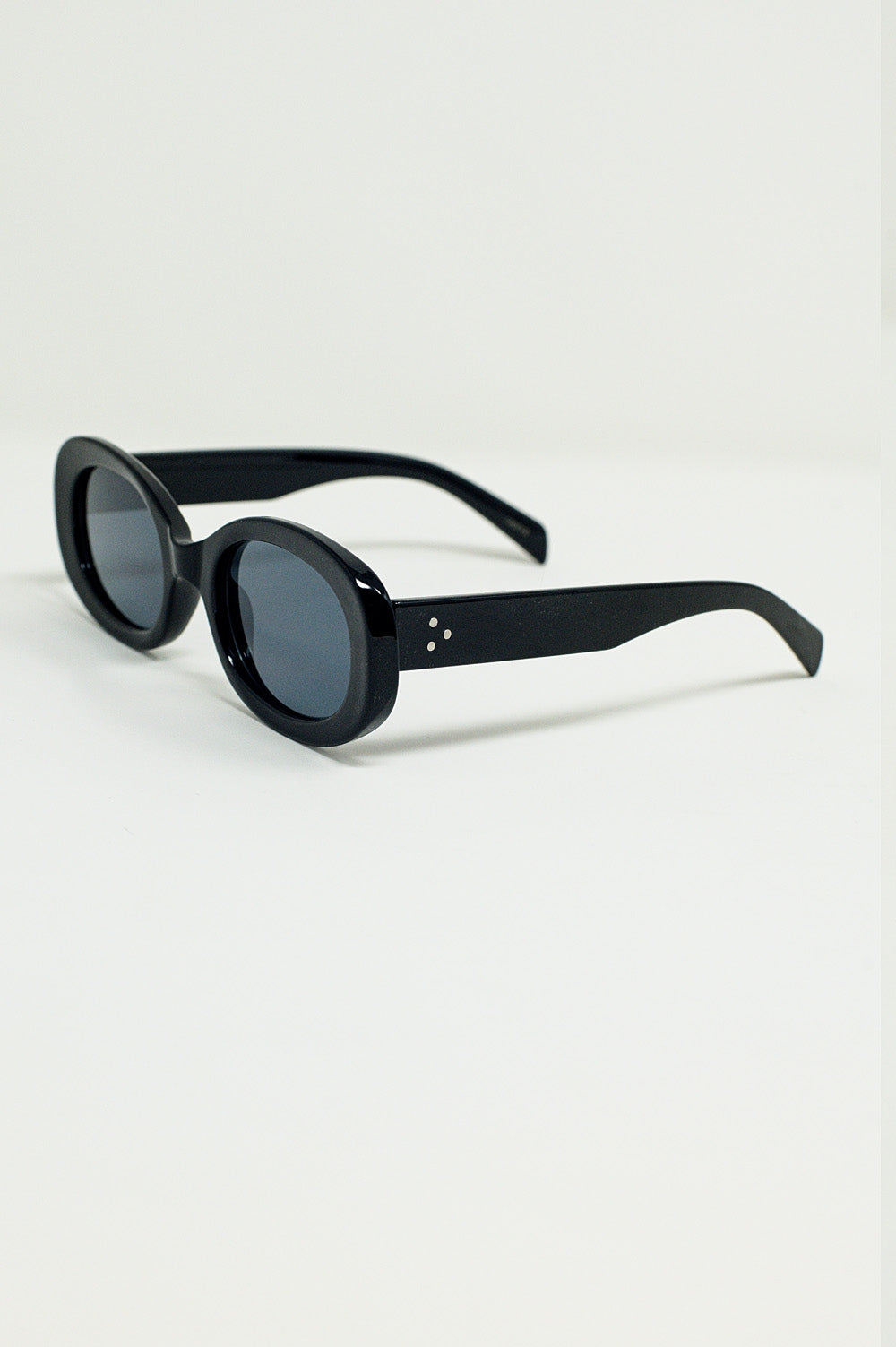 Lunettes de soleil ovales surdimensionnées en noir