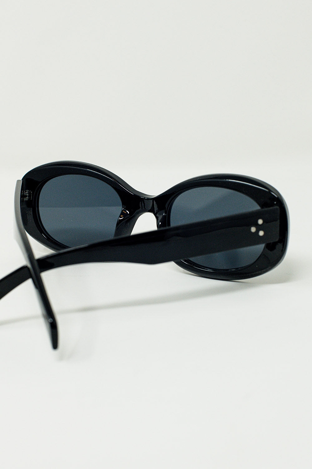Lunettes de soleil ovales surdimensionnées en noir