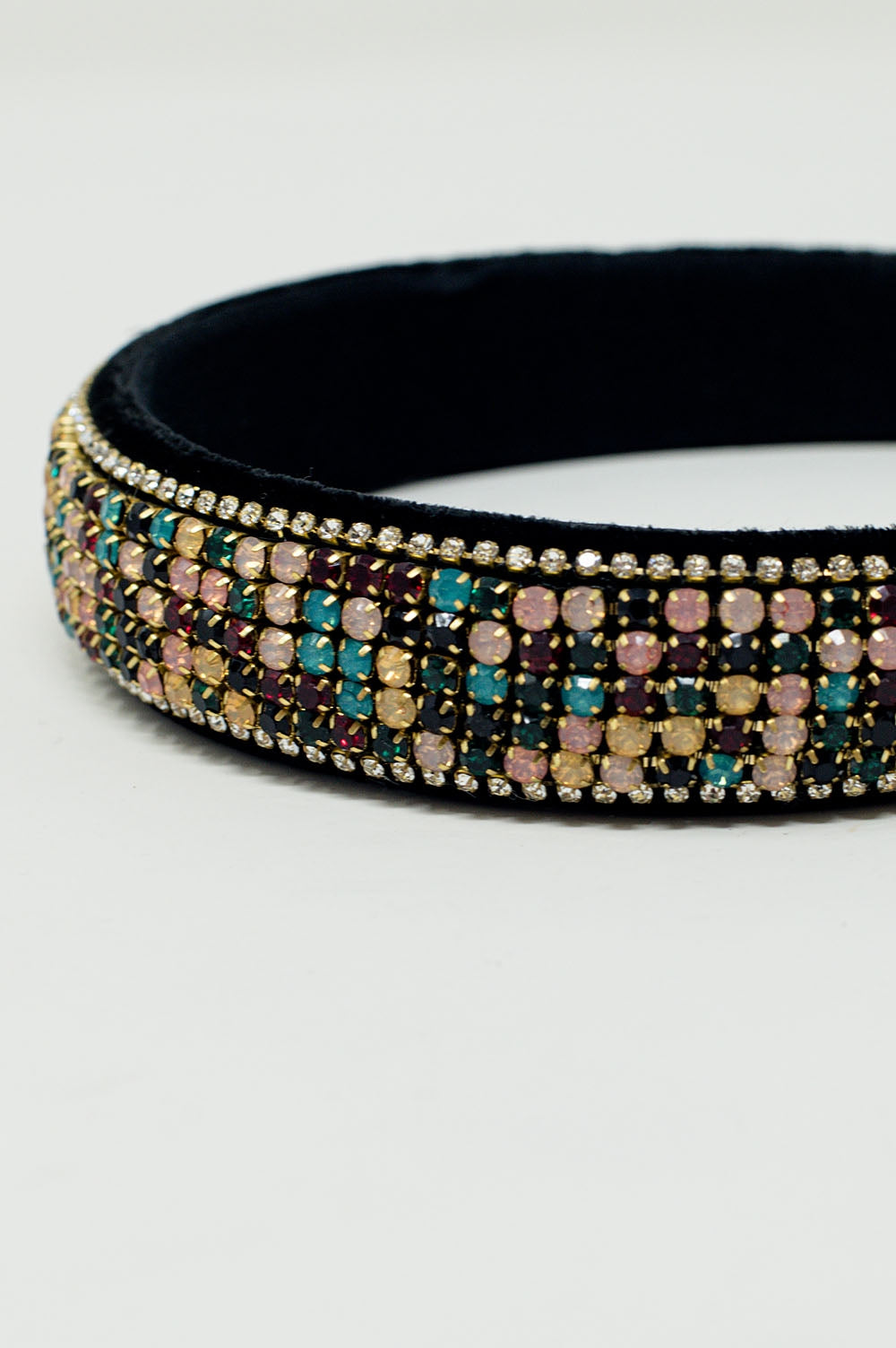 Bandeau en velours avec des embellissements de strass