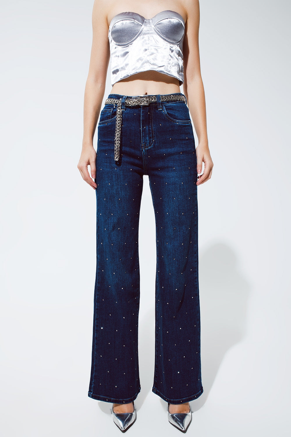 Jean droit avec détail strass en bleu