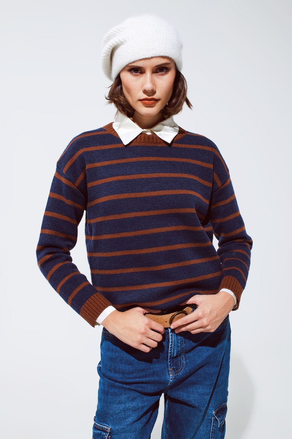 Pull ras du cou à rayures en marine et orange rouille