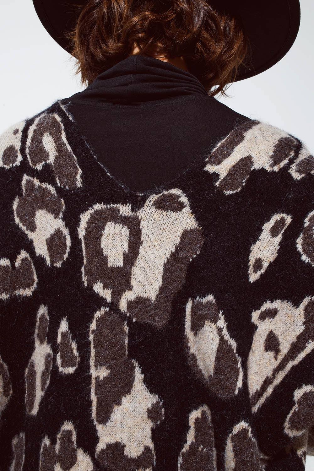 Cardigan long et ouvert avec imprimé guépard et franges en noir et gris