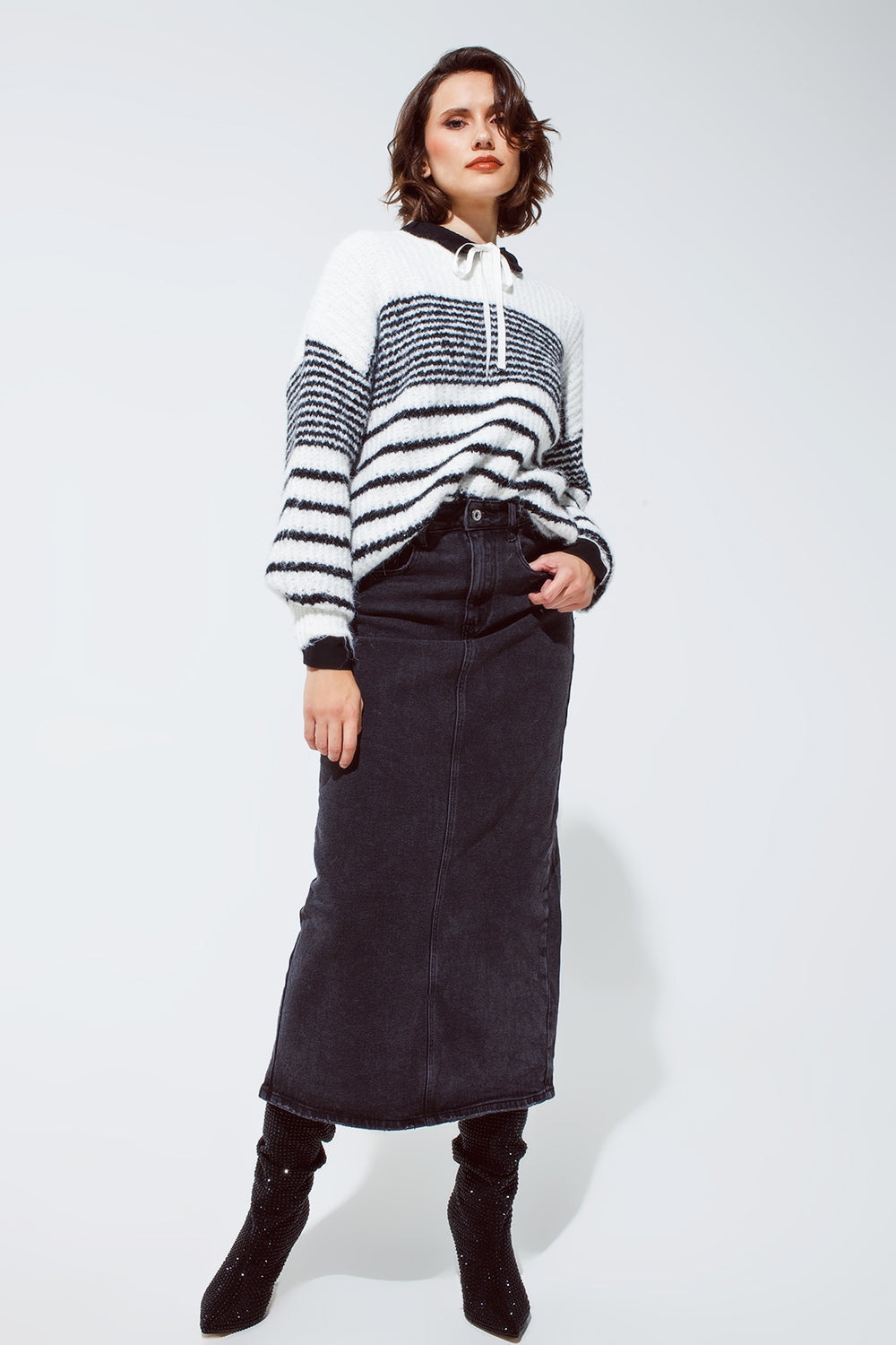 Jupe longue en denim noir avec fente dans le dos