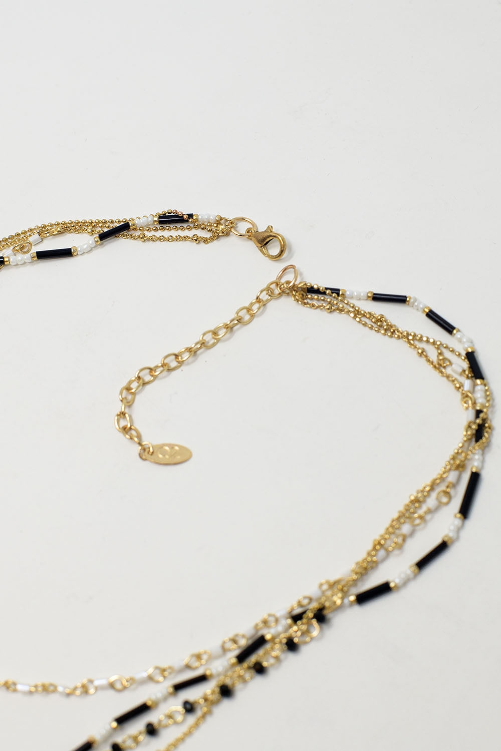 Collier 4 en 1 en or avec perles noires et blanches