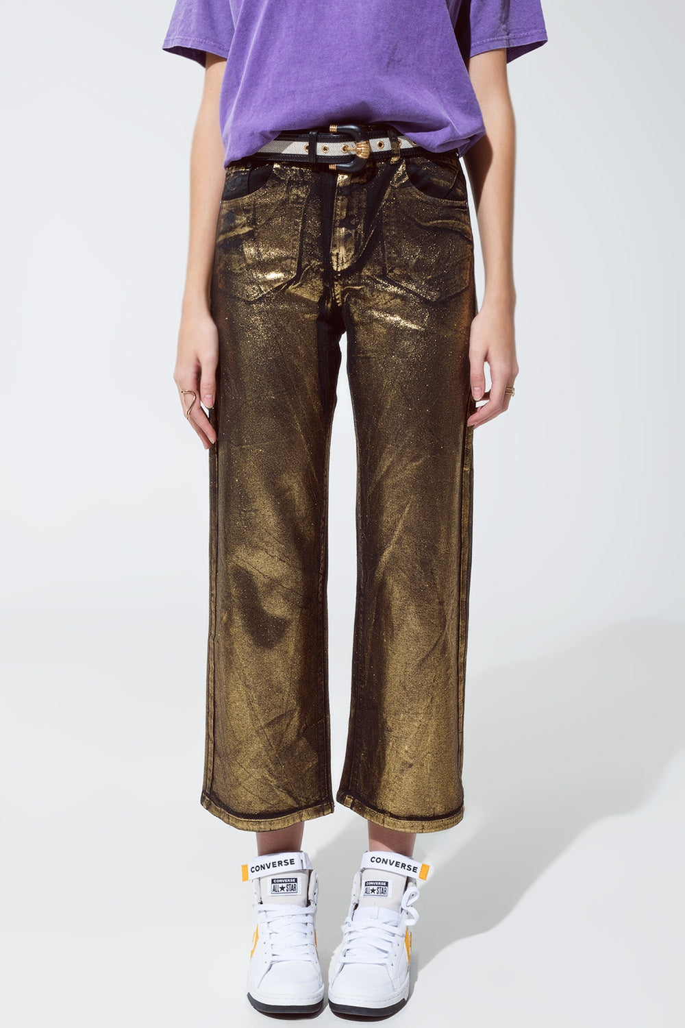 Jean noir à jambe droite avec reflets métalliques dorés