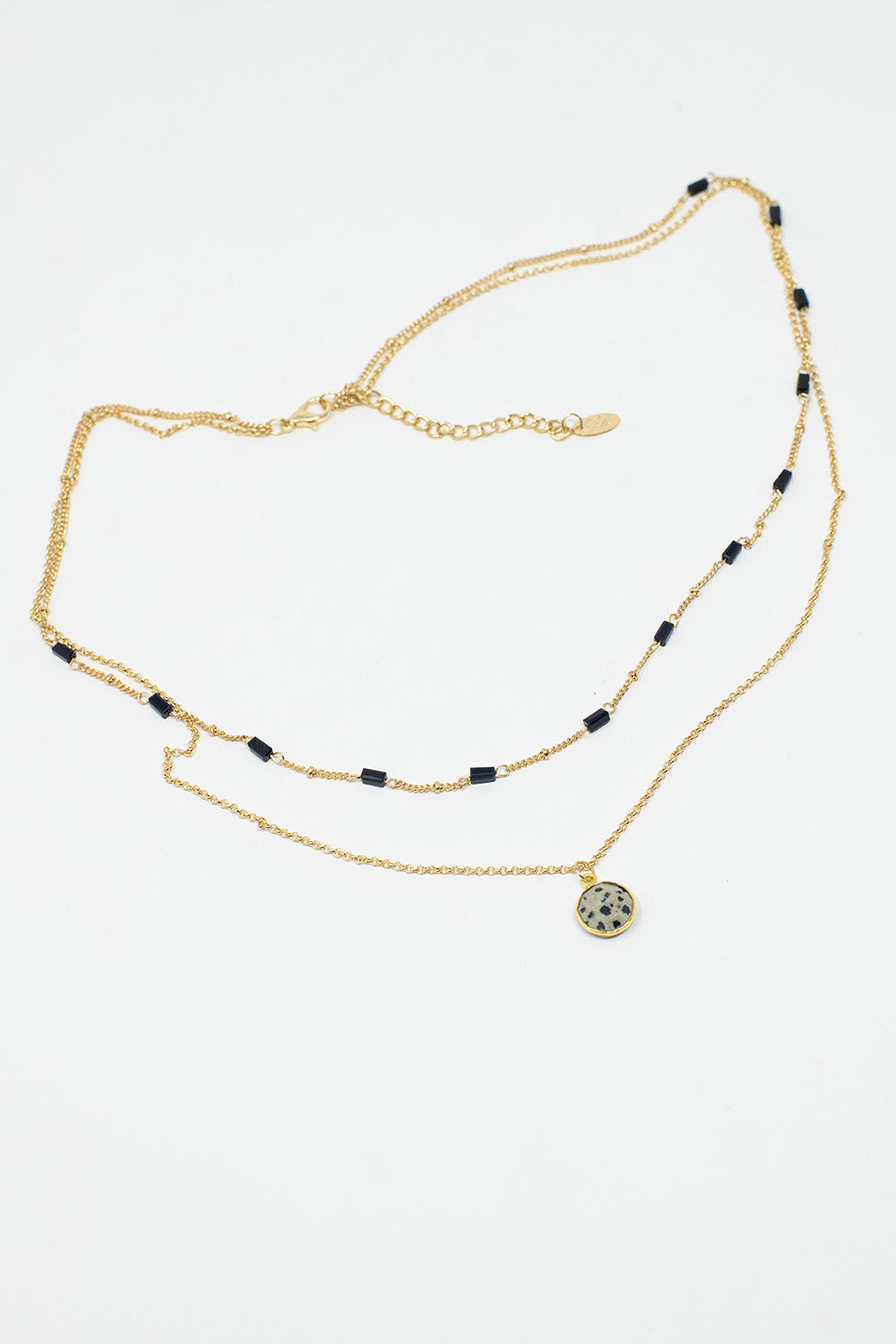 Collier court en or 2 en 1 avec perles noires et pierre marbrée blanche.