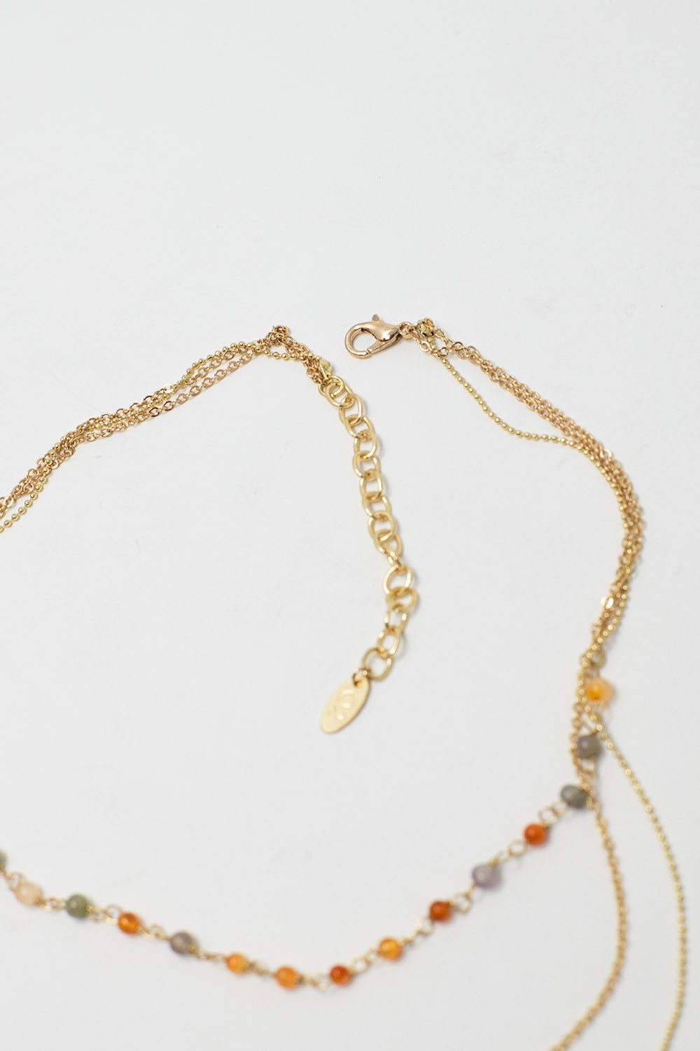 Collier 3 en 1 avec breloque étoile et perles multicolores.