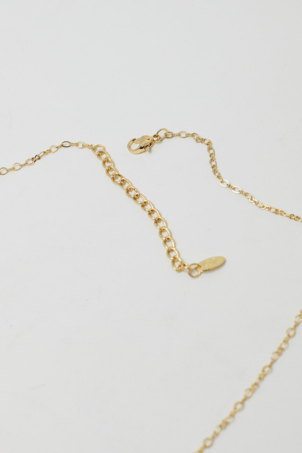 Collier en or avec breloque étoile et perle verte