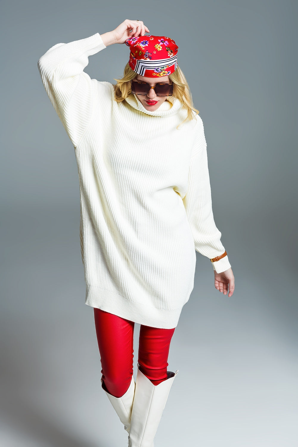 Robe surdimensionné en maille côtelée à col roulé en crème