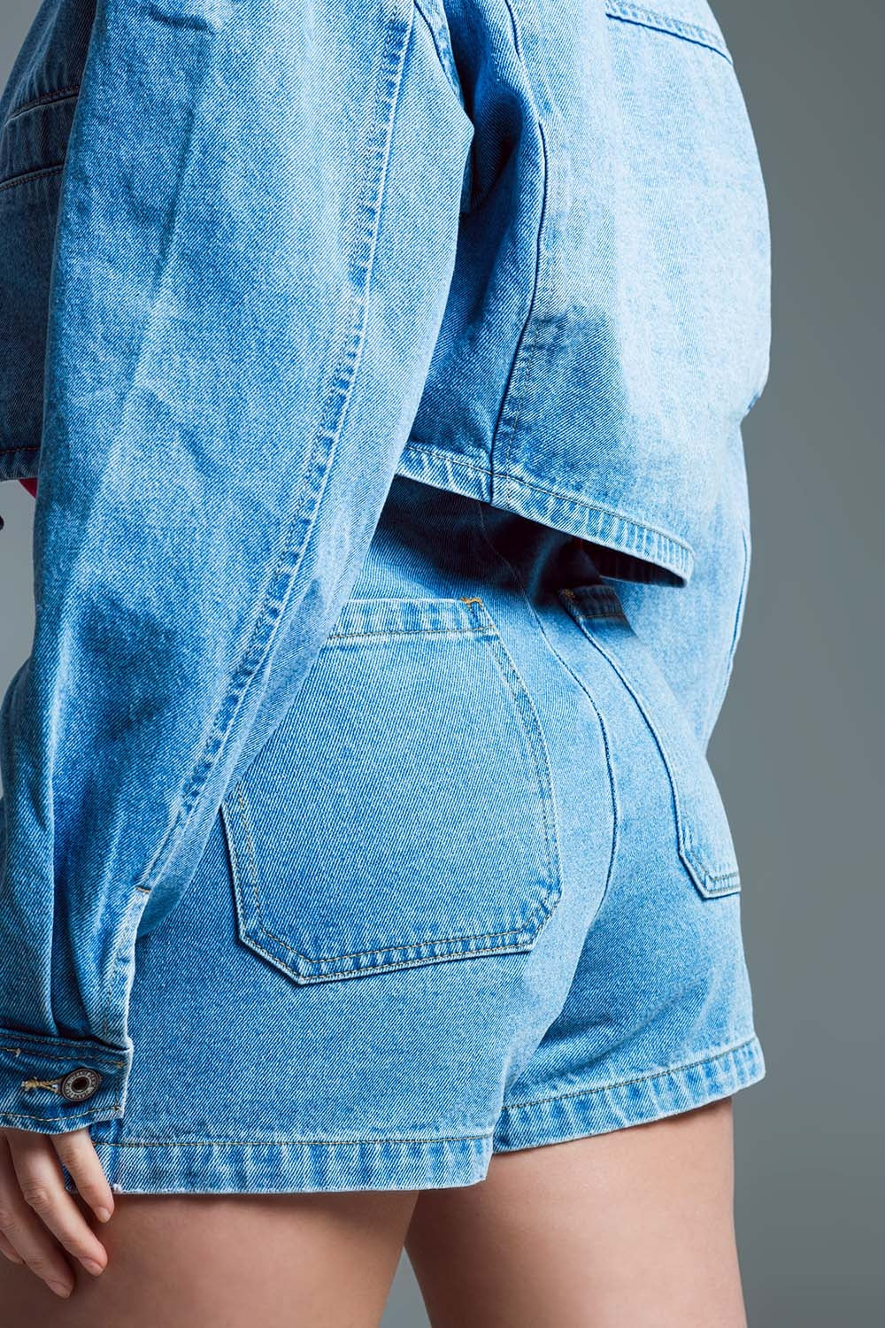 veste en denim décontractée avec poches passepoilées sur la poitrine en délavage léger