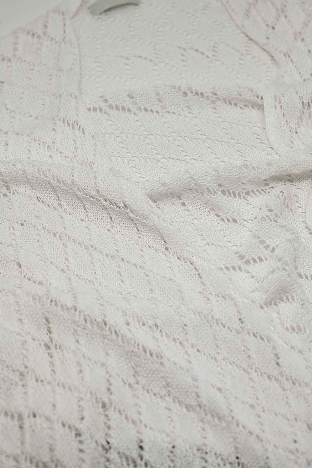 Cardigan ouvert blanc avec extrémités à franges et manches 3/4
