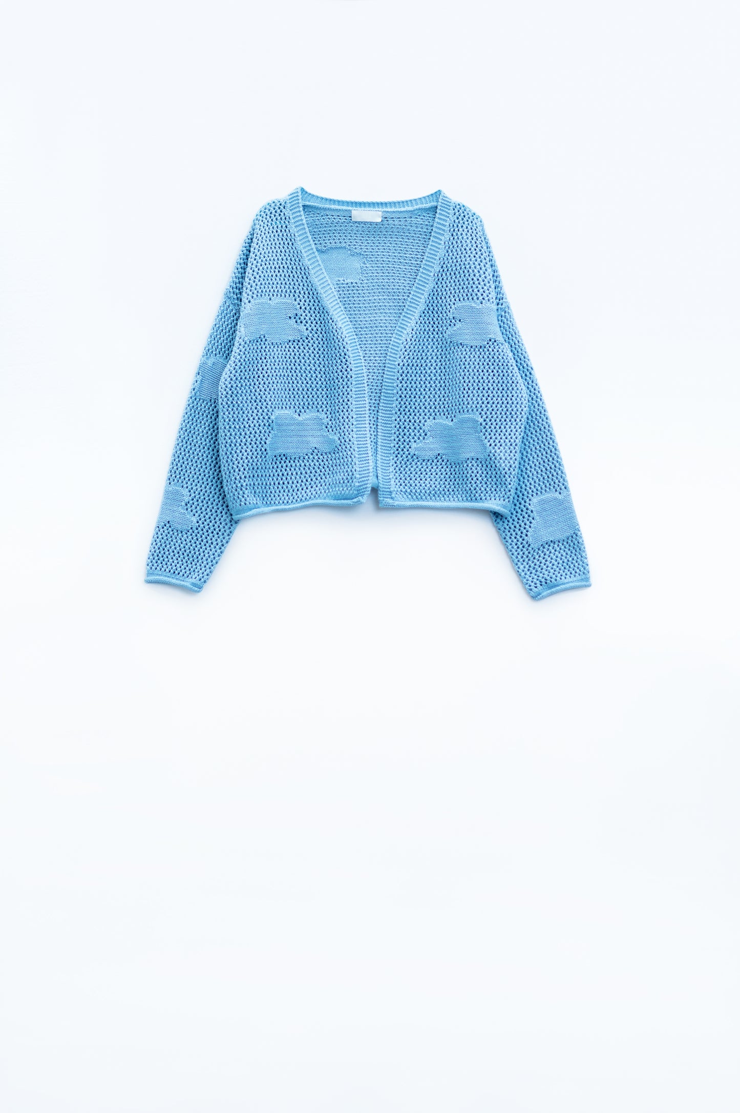 Cardigan en crochet avec nuages tricotés en bleu
