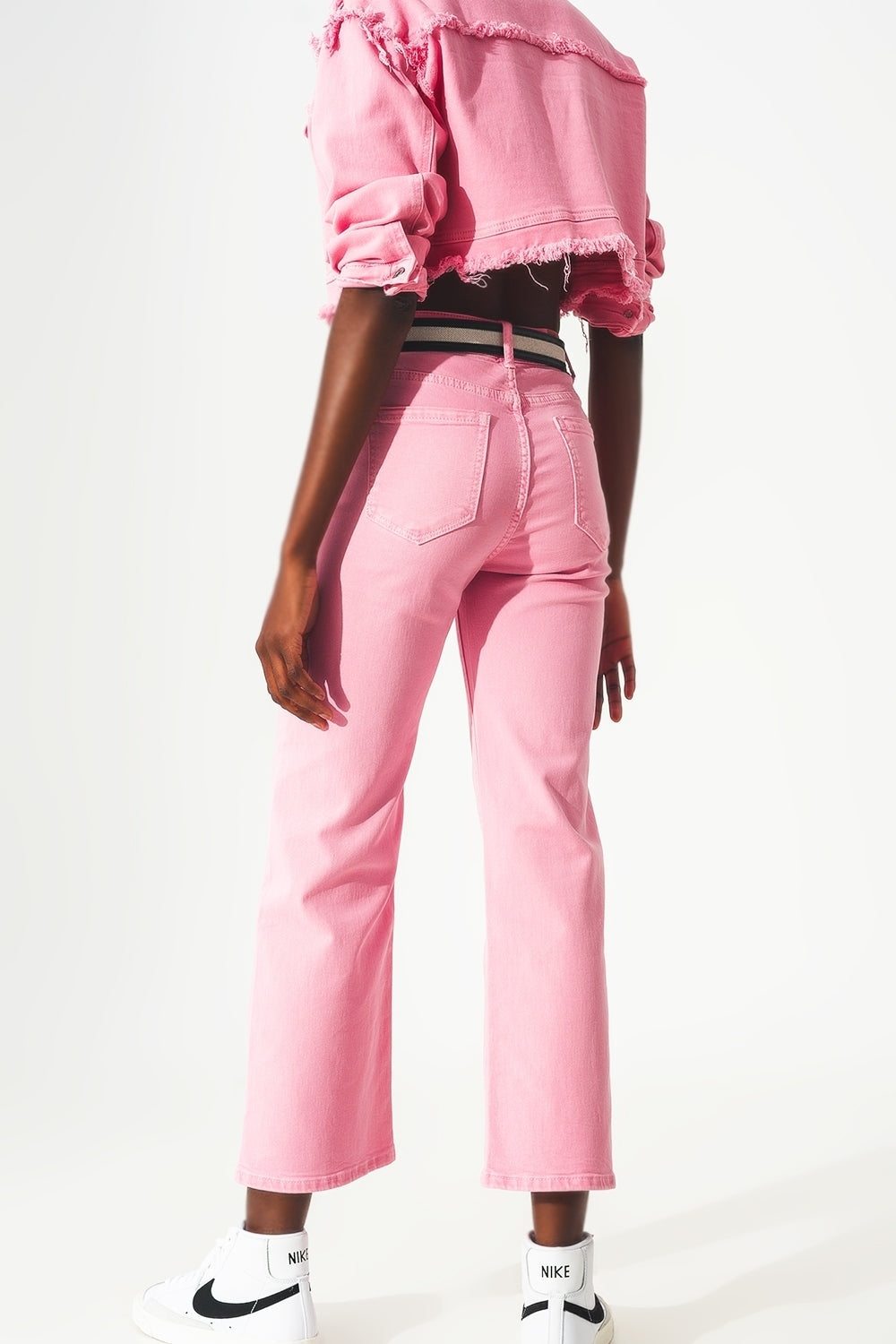 Jean court à jambe large en rose