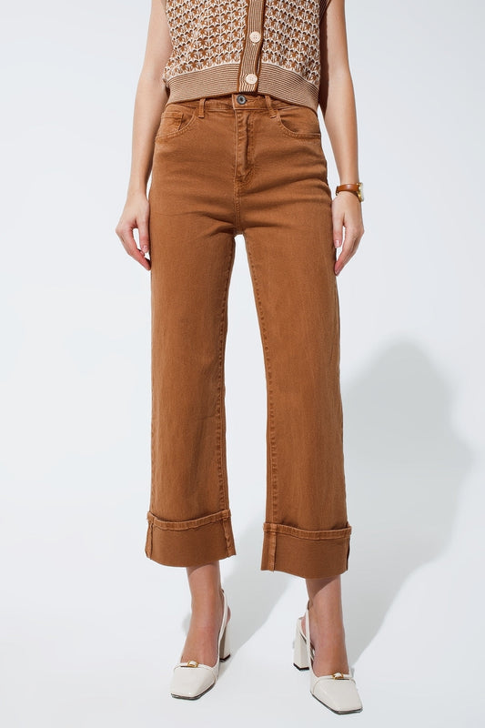 Jean à jambe droite en camel avec jambes de pantalon pliées