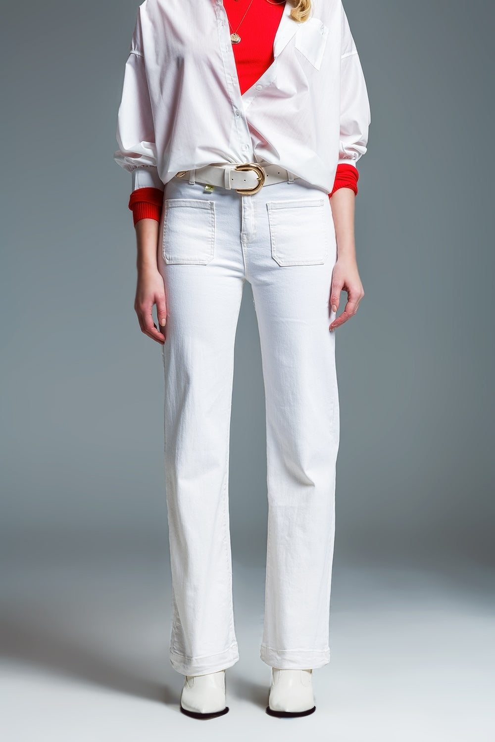 jean flare à taille haute et poches avant en blanc
