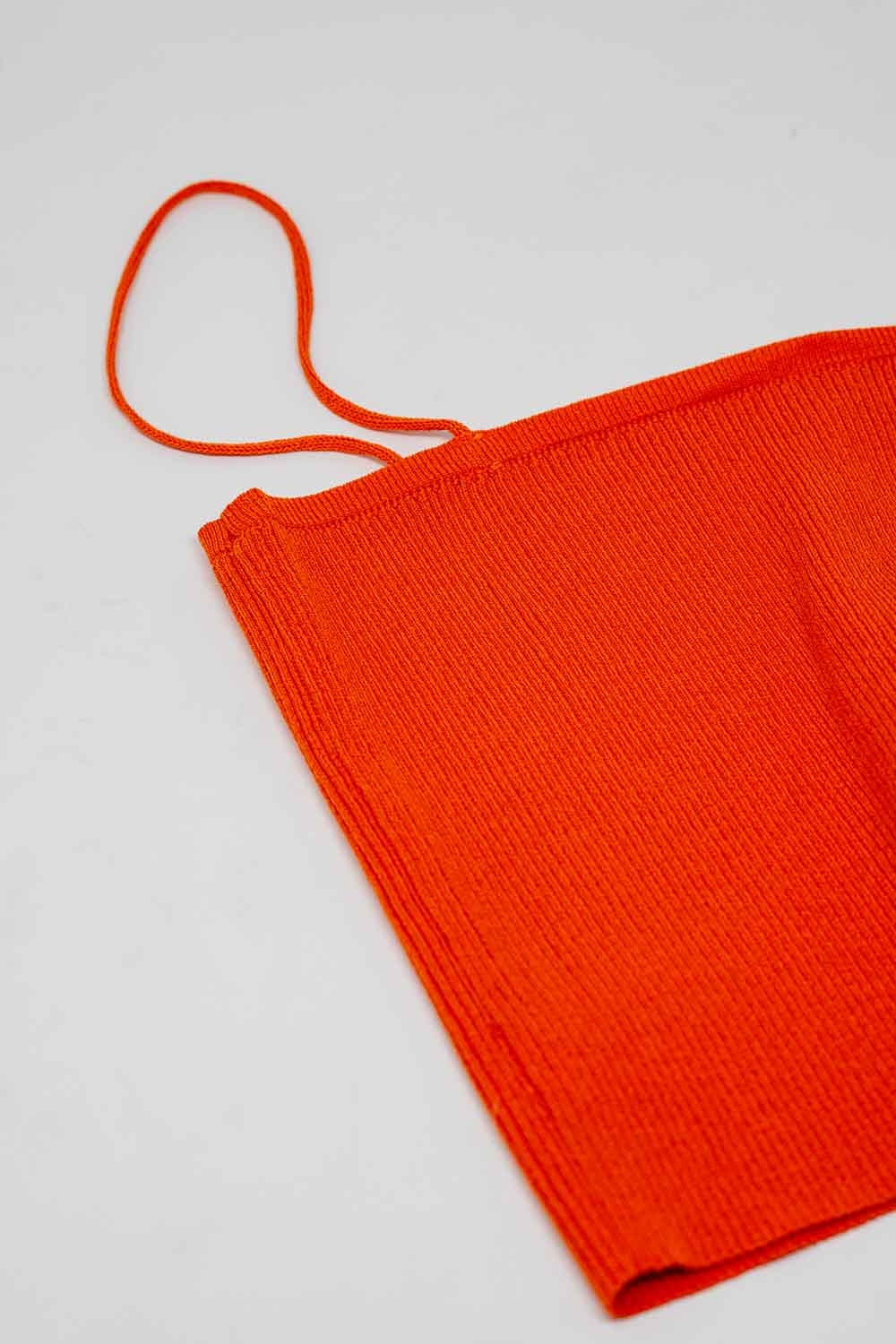 Top basique en maille orange à fines bretelles