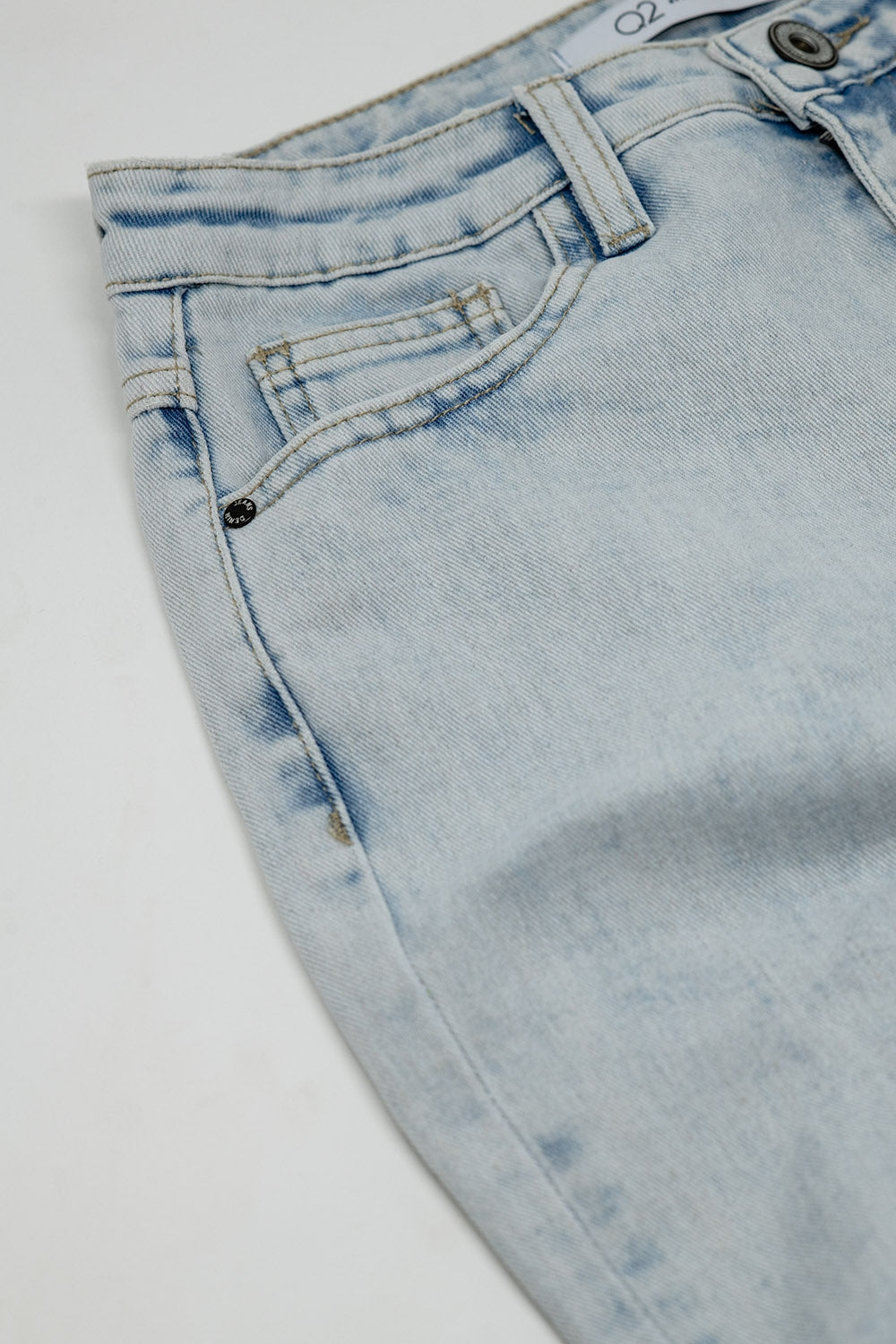 Cinq poches effet mom jeans wash avec ourlet plié