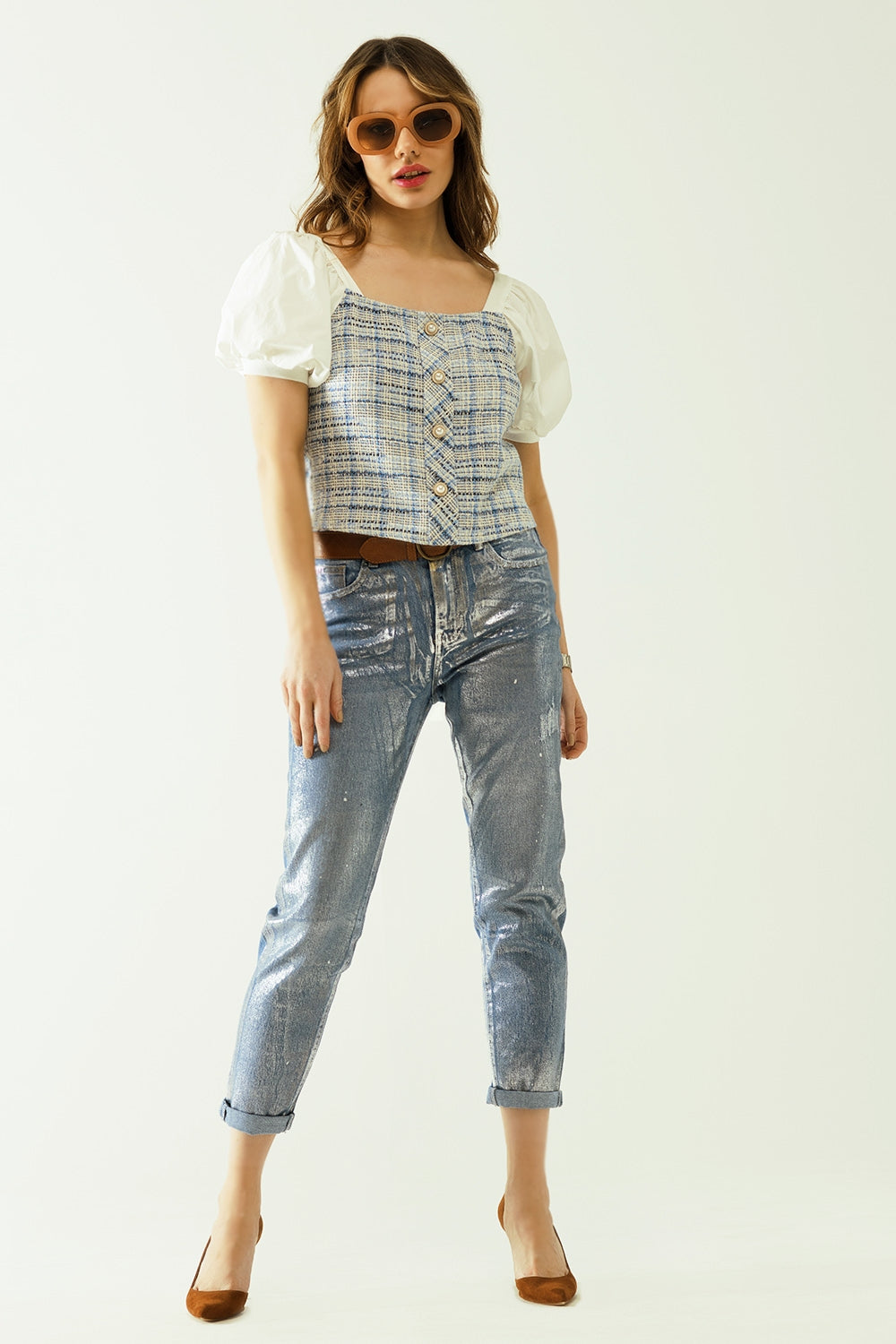 Top en tweed bleu avec manches courtes volumineuses et boutons en perles