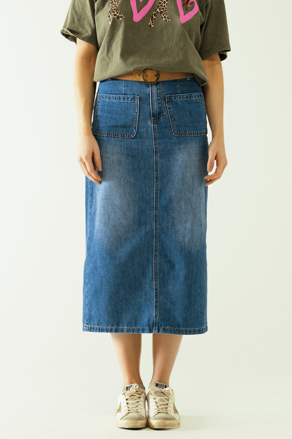 Jupe midi en denim avec poches sur le devant