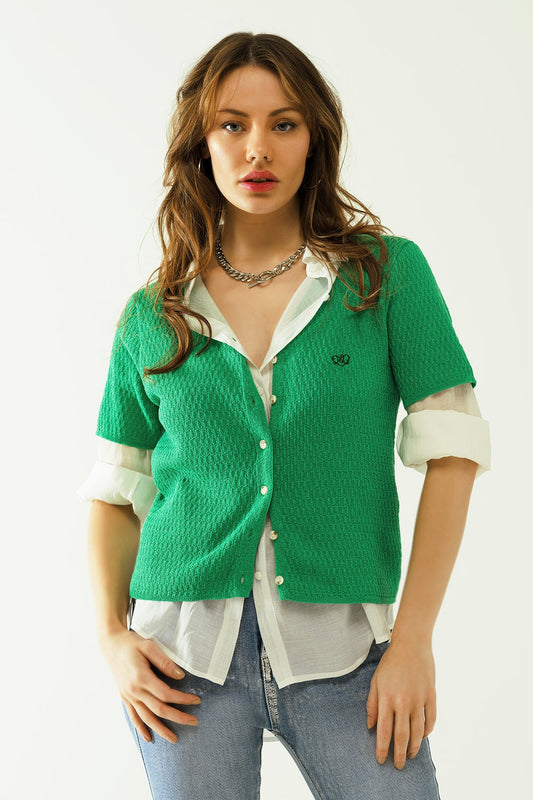 Cardigan vert à manches courtes avec fermeture à bouton sur le devant