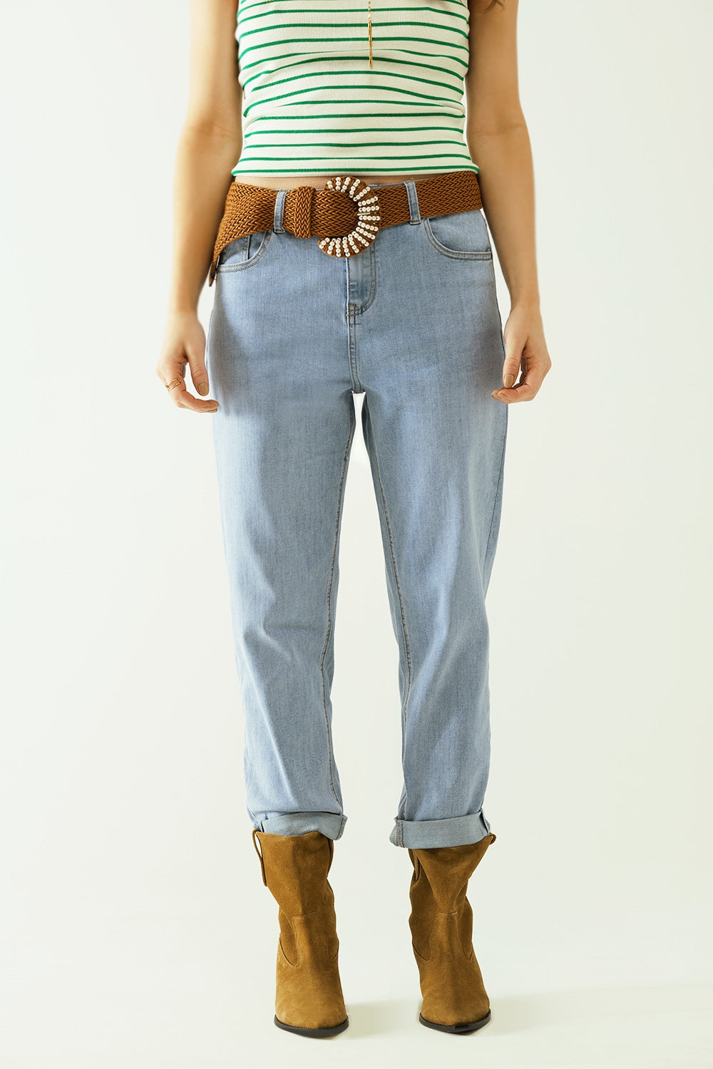 Jean boyfriend bleu clair avec détails de coutures sur les bords