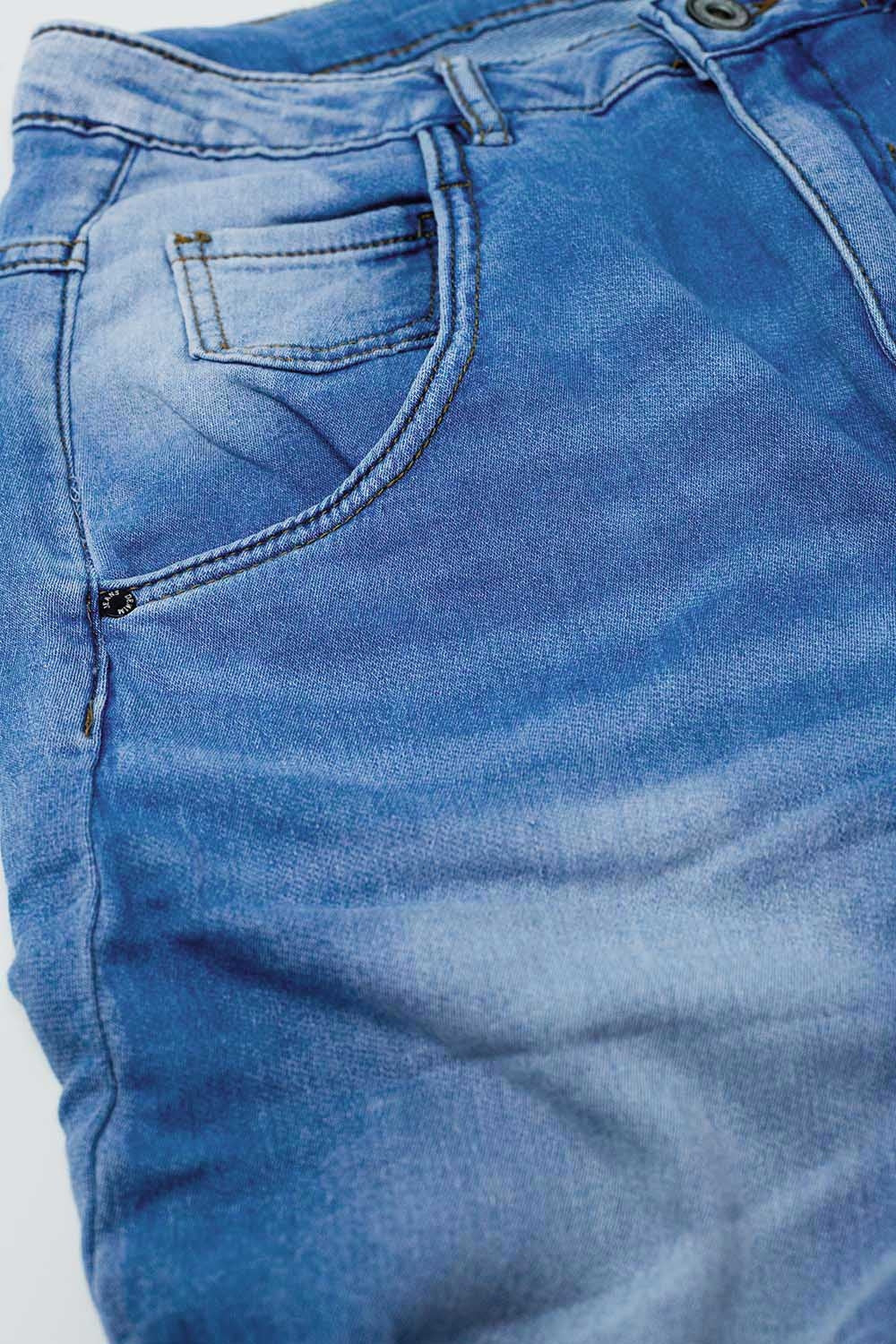 Jean boyfriend basique avec surpiqûres