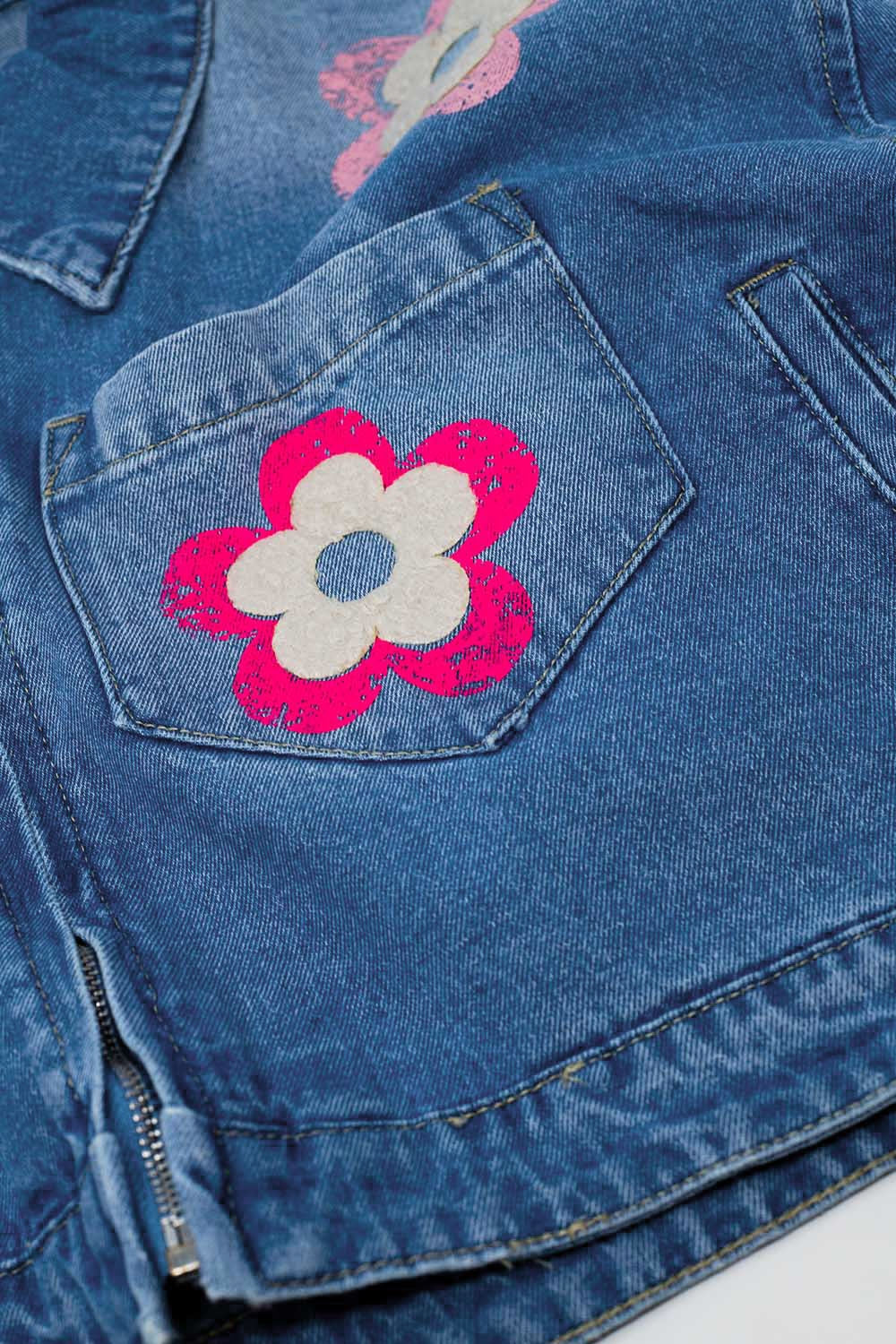 Veste croisée en denim avec détails floraux