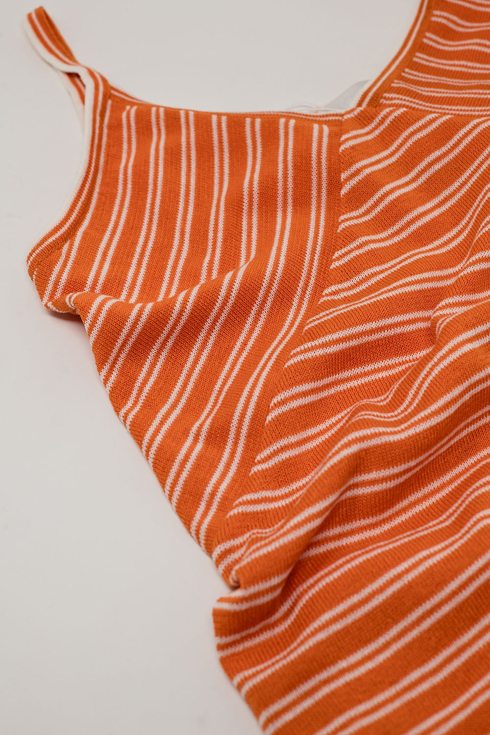 Robe midi à rayures et à bretelles spaghetti