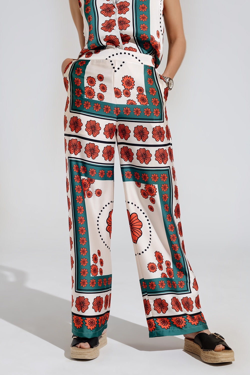 Pantalon évasé crème à motifs floraux