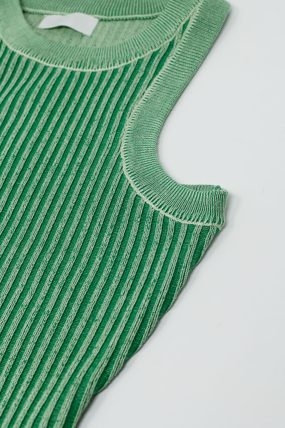 Robe moulante longue sans manches côtelée à col licou en vert