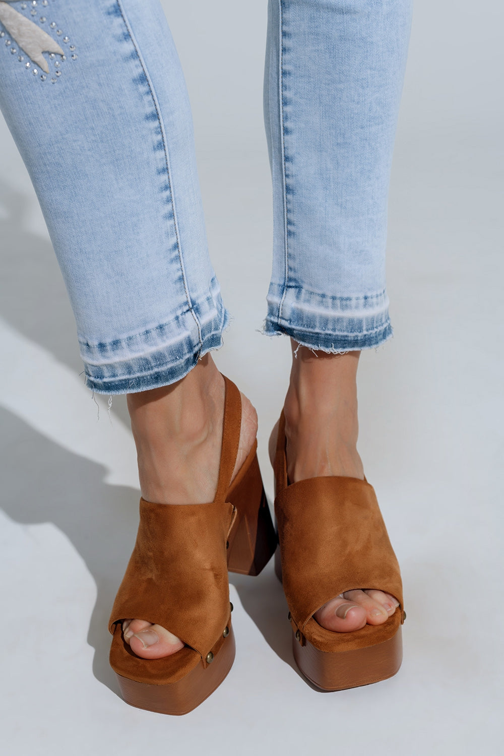 Jean super skinny bleu clair avec nœud papillon et trous déchirés