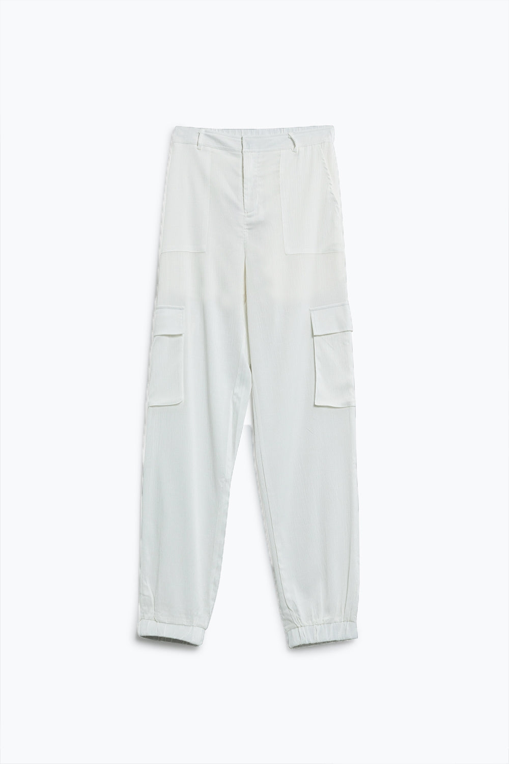 Pantalon blanc satin avec poches latérales et anneaux de ceinture