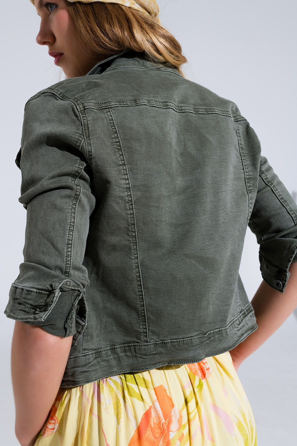 Veste camionneur ajustée en jean de couleur kaki