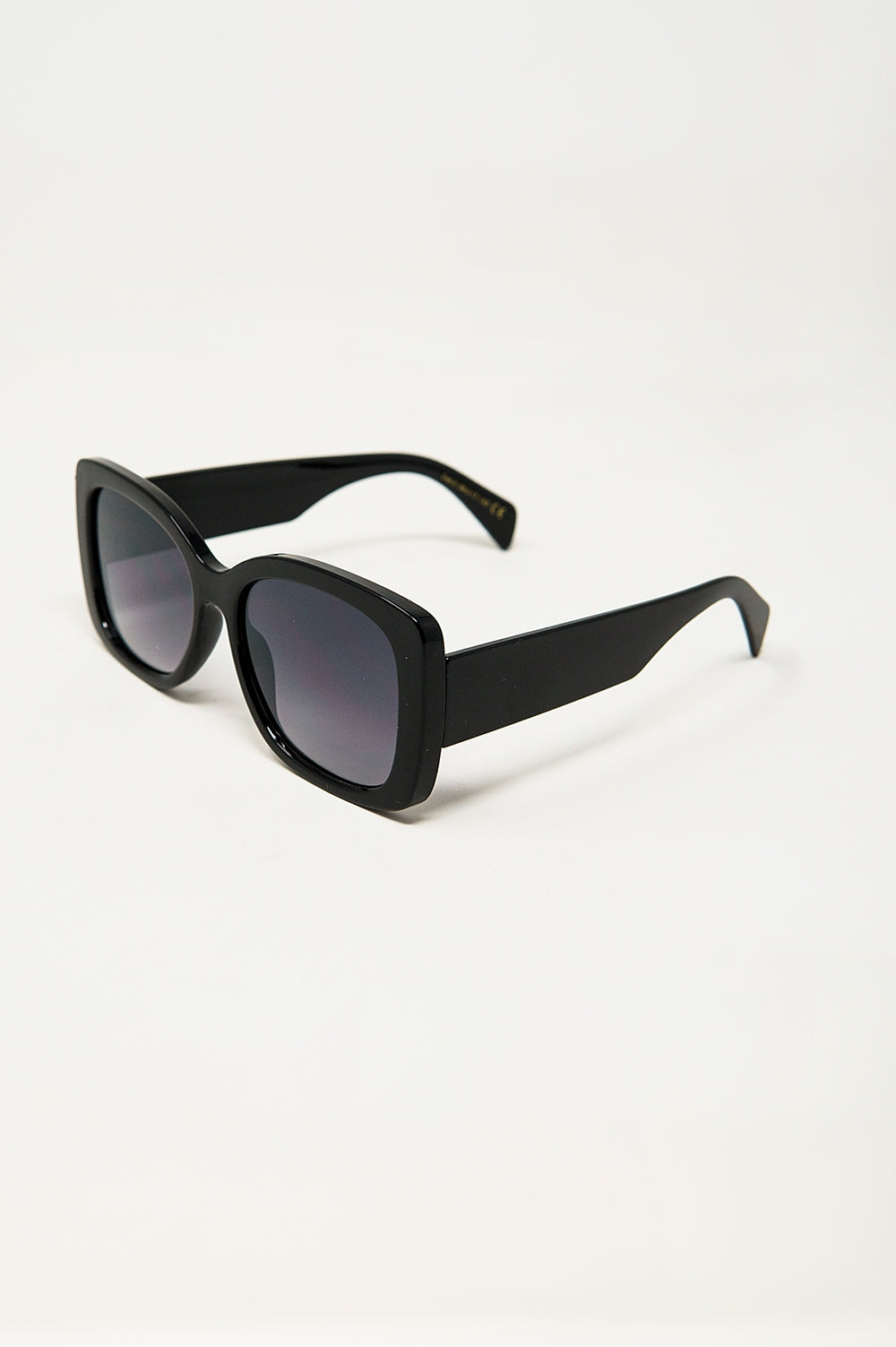 Lunettes de soleil surdimensionnées à monture fine et carrée en noir
