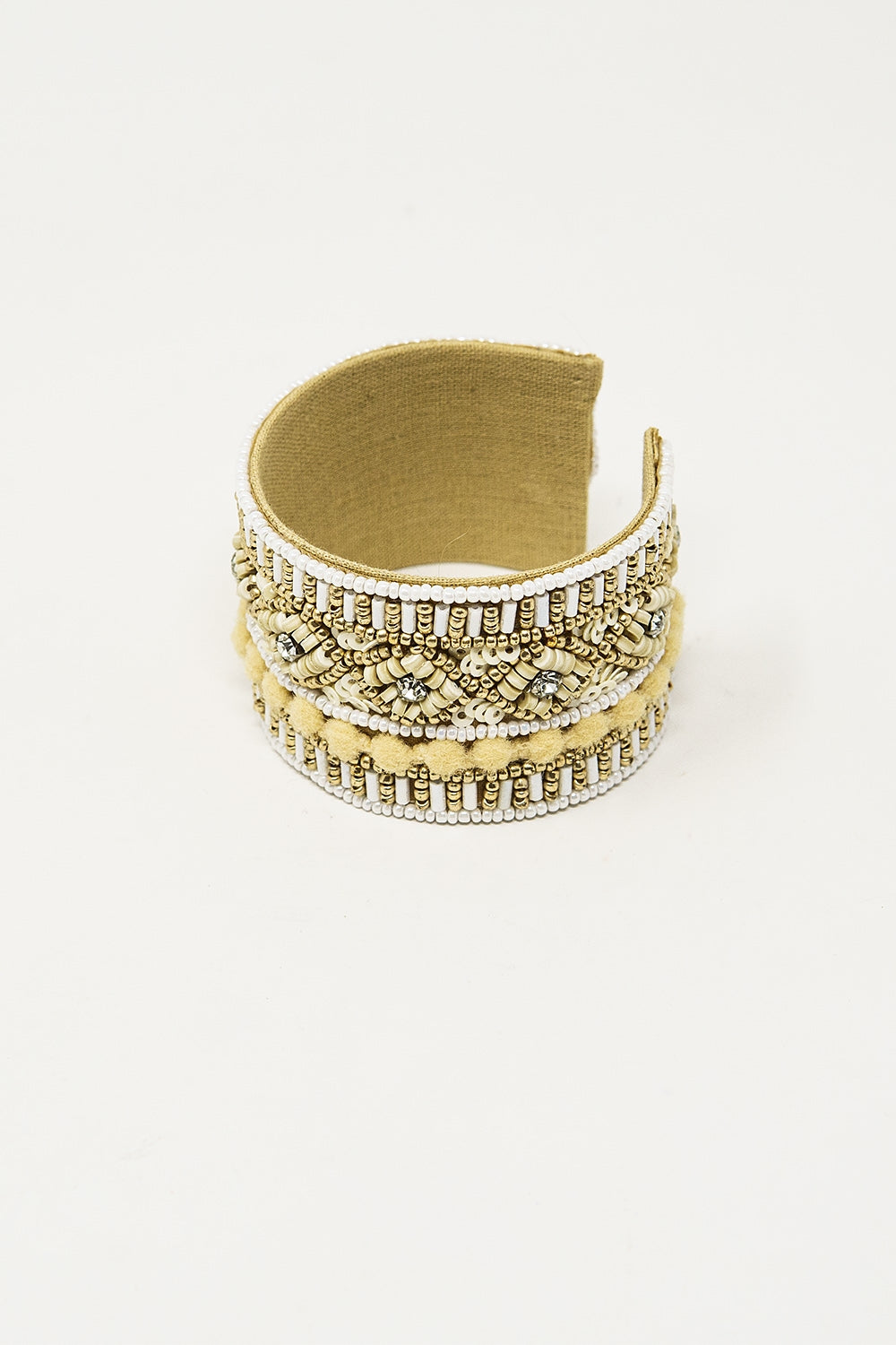 Bracelet ouvert crème avec ornements en blanc et beige