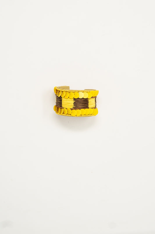 Bracelet ouvert épais jaune et brun avec accents de perles jaunes