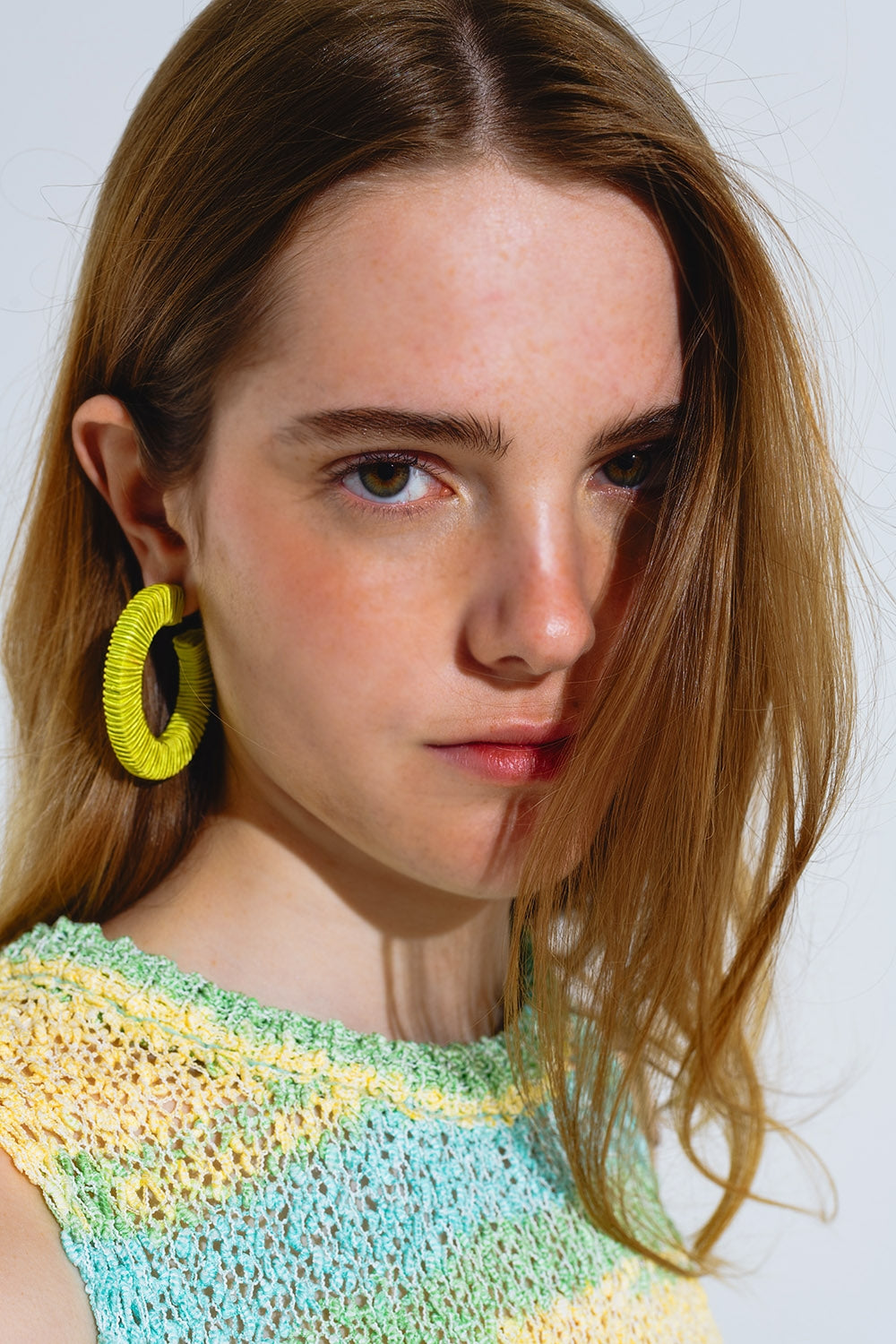 Boucles d'oreilles en forme de cercle avec motif tissé