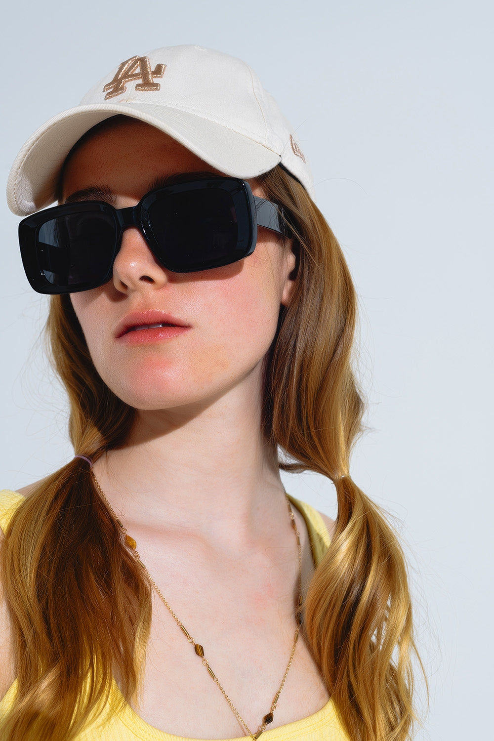 Lunettes de soleil surdimensionnées à monture fine et carrée en noir