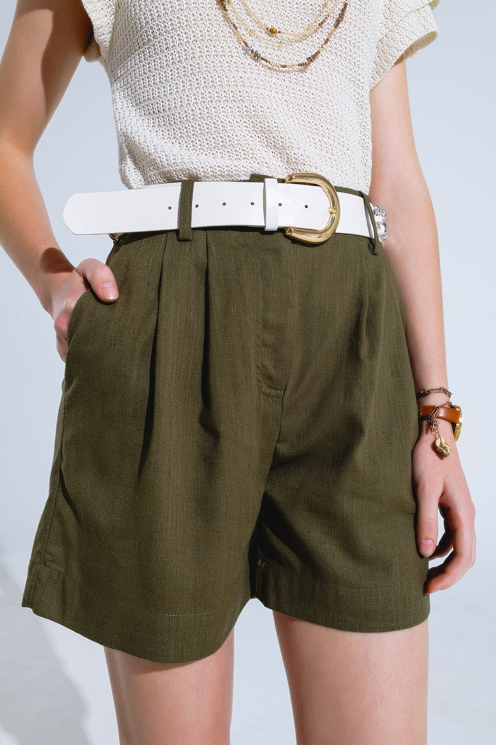 Short kaki avec poches et taille élastique