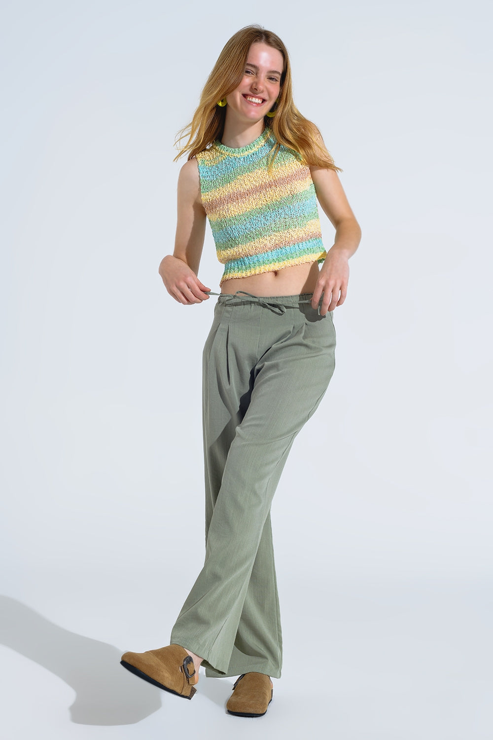 Pull sans manches en tricot multicolore avec rayures et encolure ras du cou