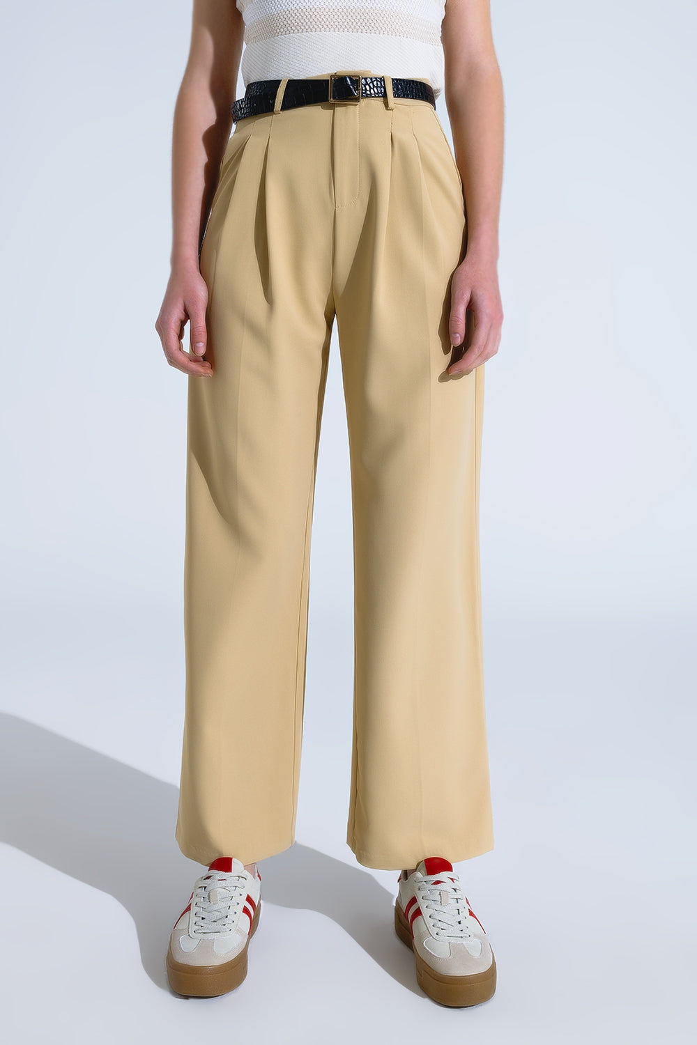 Pantalon droit avec poches latérales et pinces en Beige