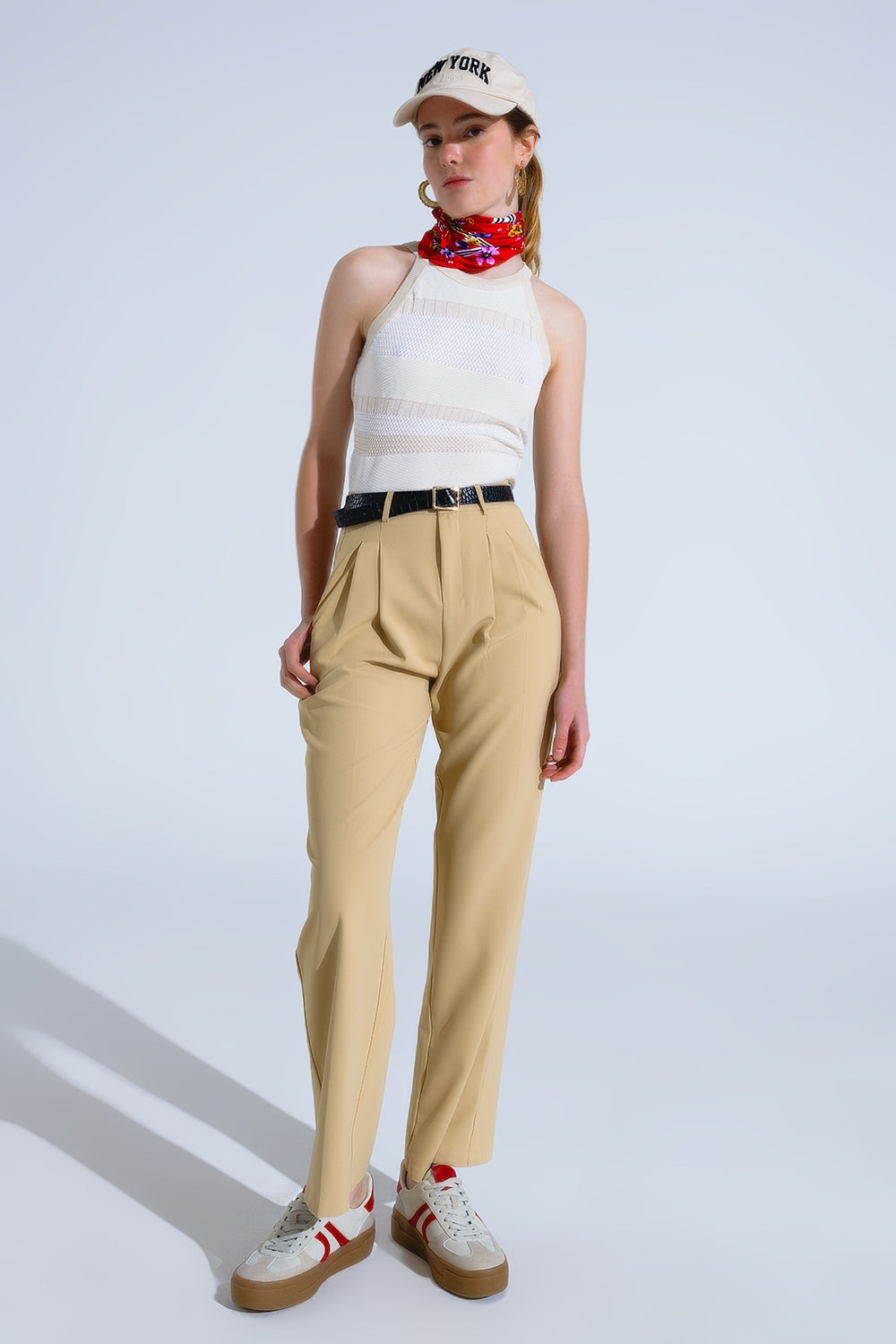 Débardeur dos nu beige avec motifs à rayures dans différentes mailles