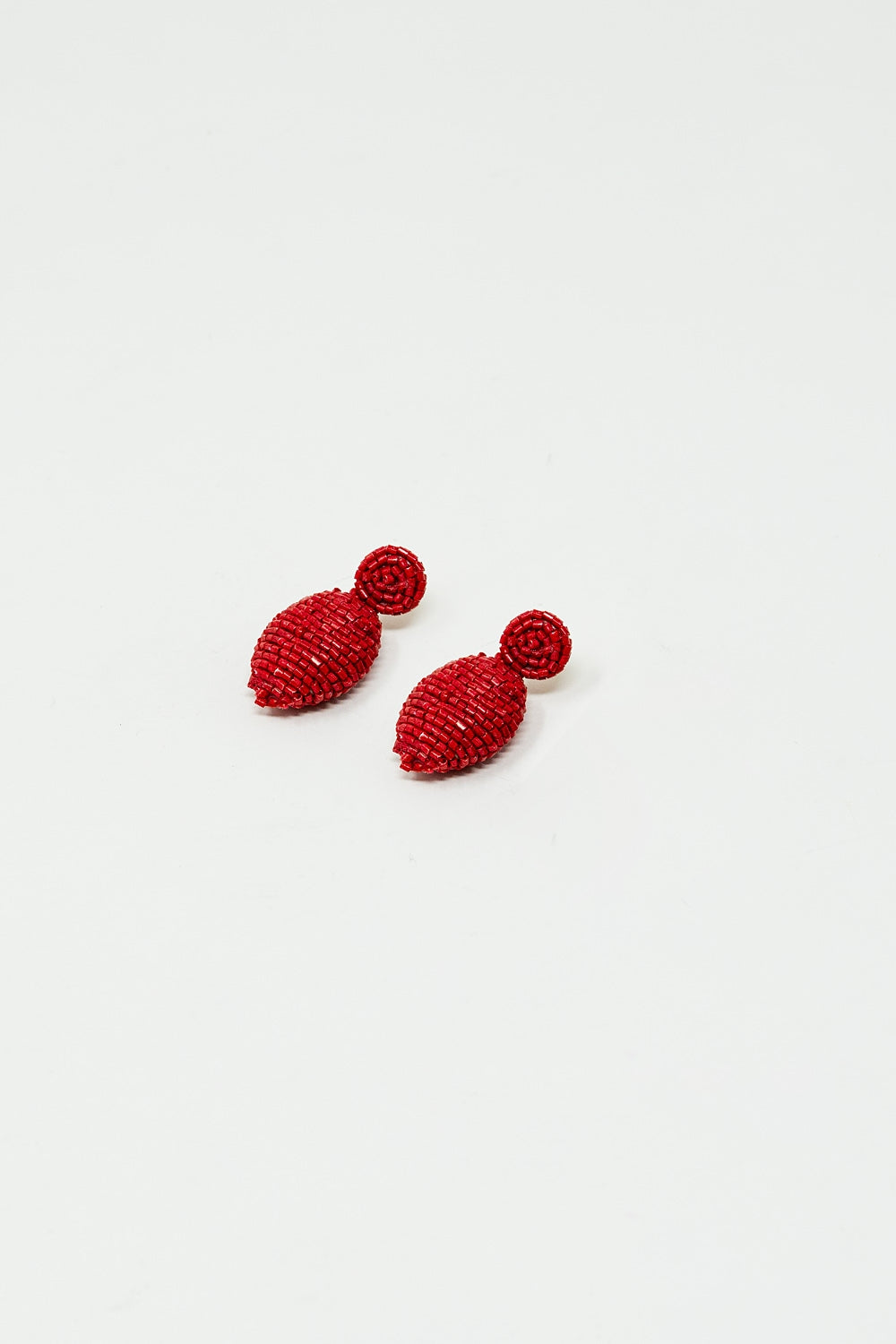 Boucles d'oreilles perlées de forme ovale en rouge