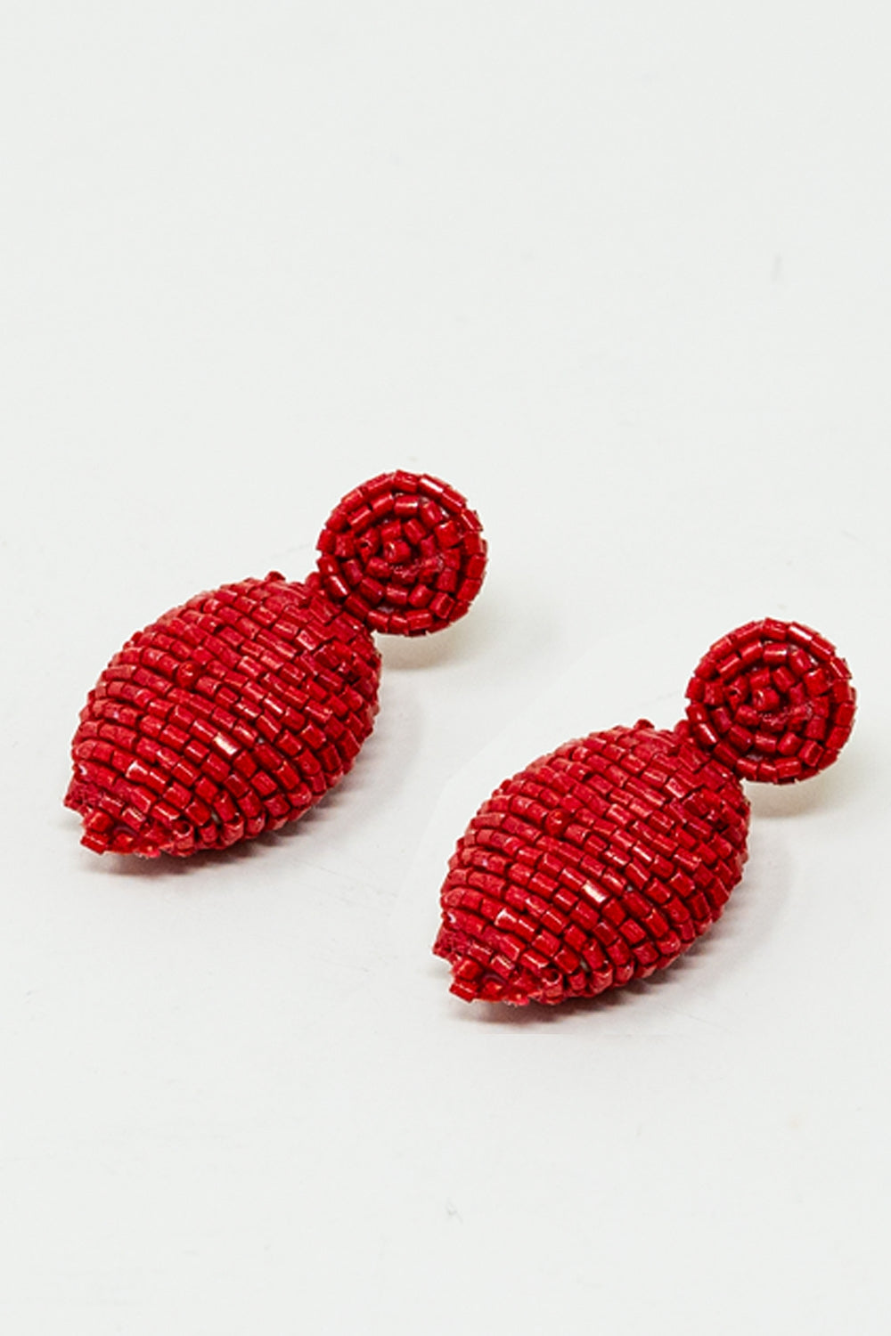 Boucles d'oreilles perlées de forme ovale en rouge