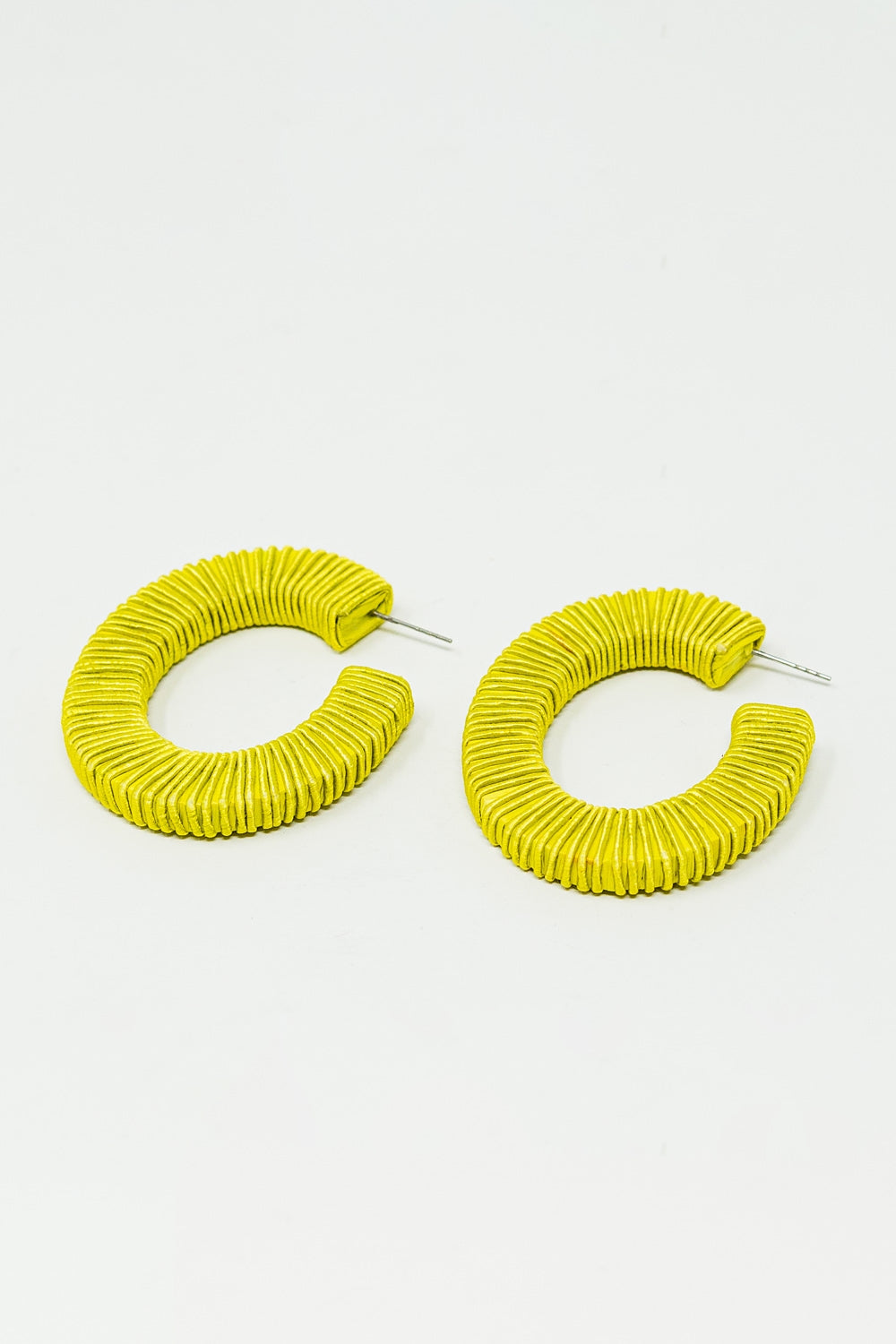 Boucles d'oreilles en forme de cercle avec motif tissé