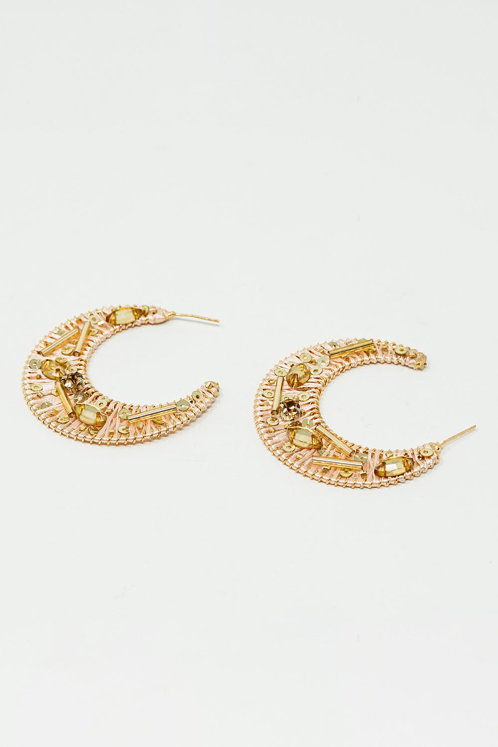 Boucles d'oreilles Wocen beige avec ornements dorés