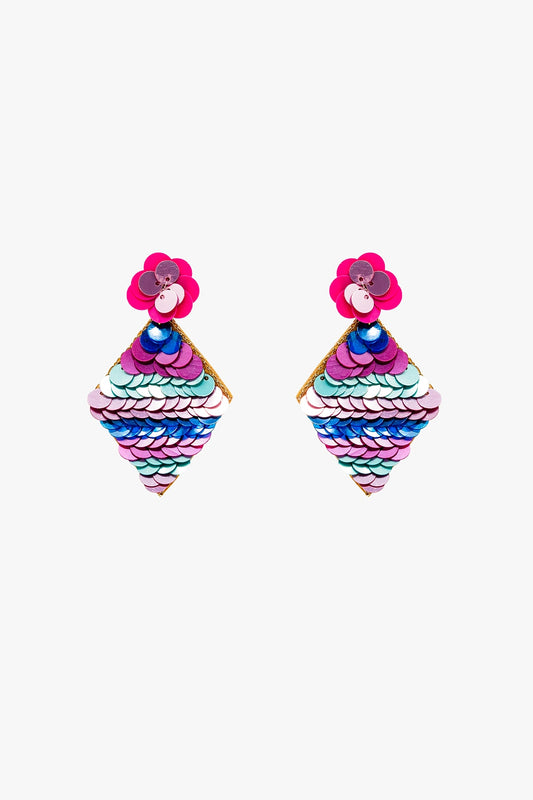 Boucles d'oreilles en forme de diamant avec paillettes multicolores.