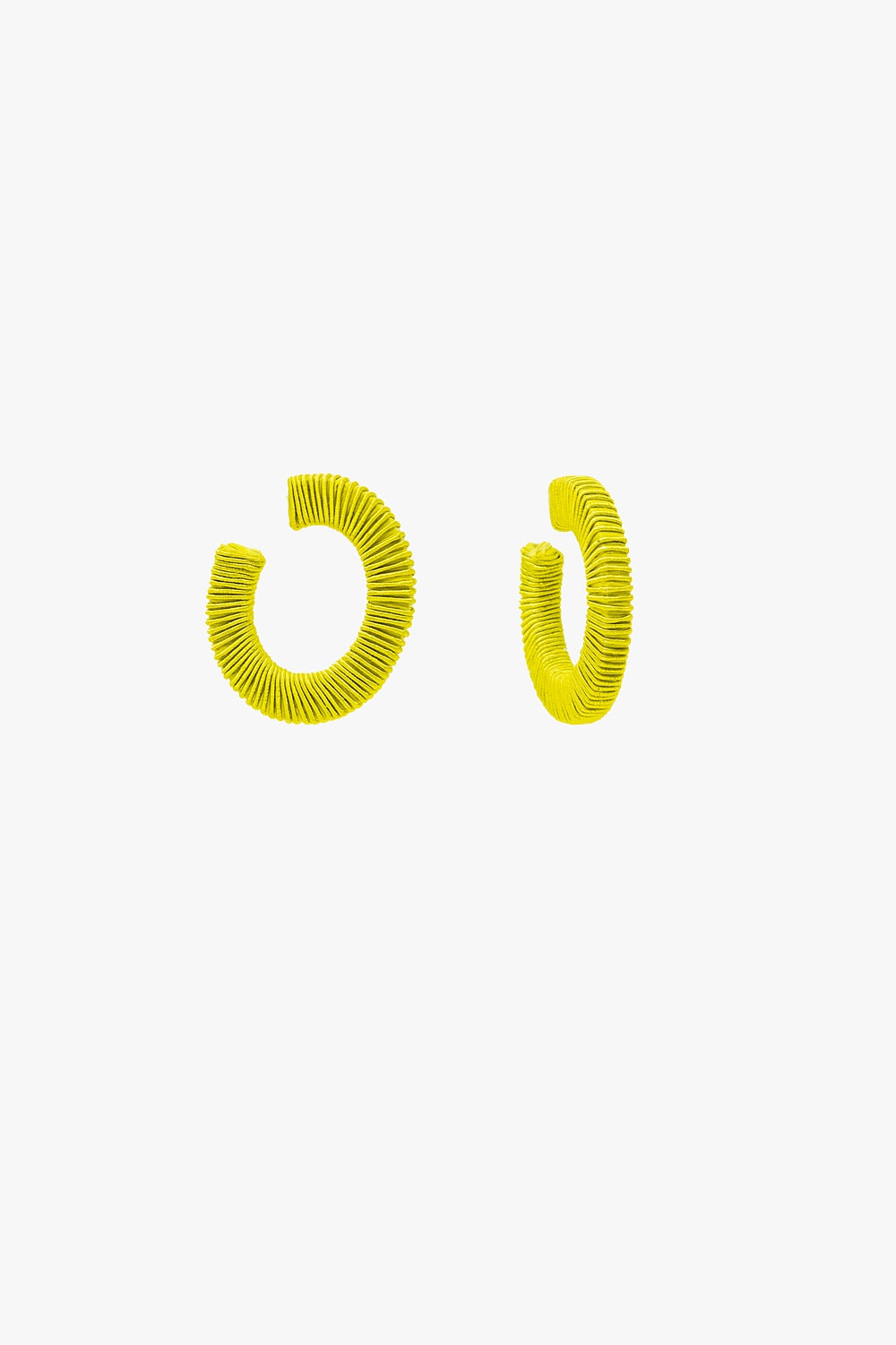Boucles d'oreilles en forme de cercle avec motif tissé